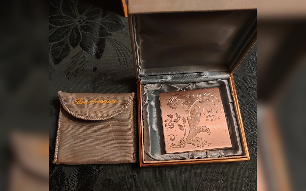 Man Thrifts Makeup Mirror for $10—One Word Written in It Changes Everything