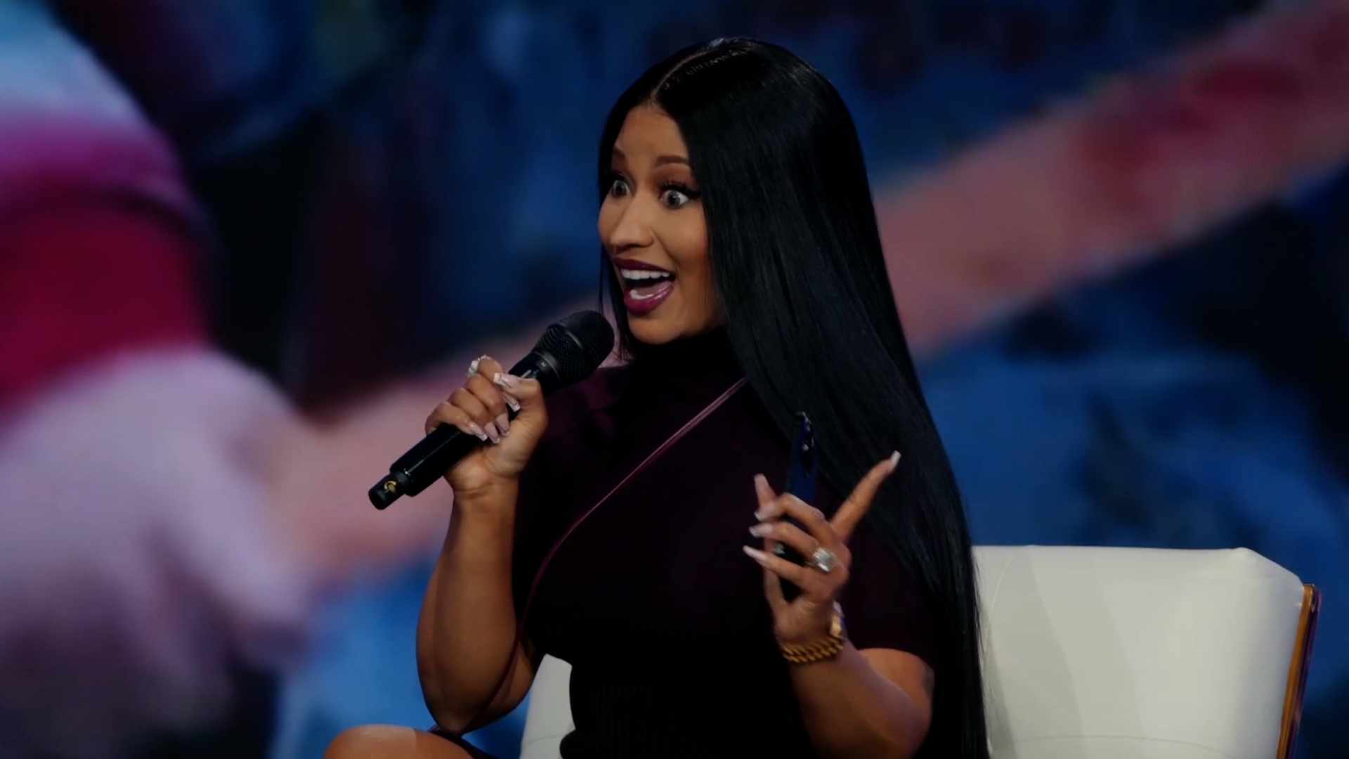 Thousands sign petition to deport Nicki Minaj over "harmful rhetoric" - Newsweek
