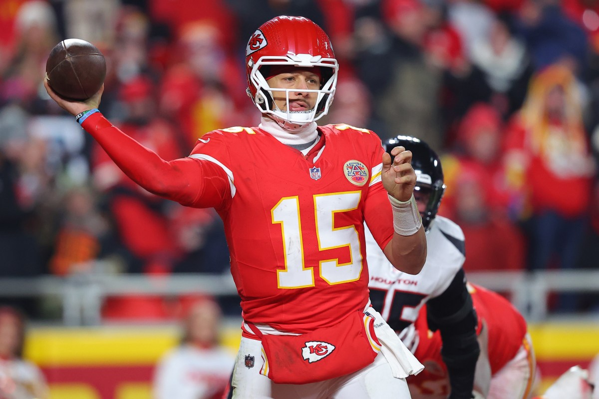 A estrela do Chiefs, Patrick Mahomes, deixou os fãs preocupados após o jogo dos Texans.