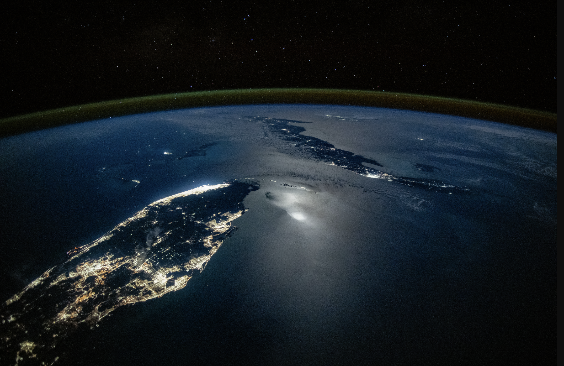 Stunning ISS Photo of Florida, Cuba Captures 'Moonglint'
