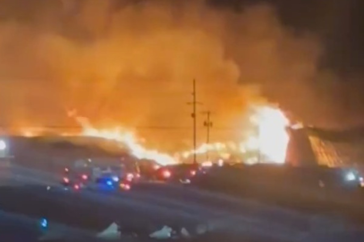 Huge Fire Near New Mexico's Roswell Airport: What to Know