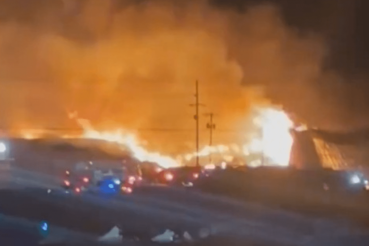 Grande incêndio perto do aeroporto de Roswell, no Novo México: o que saber Grande incêndio perto do aeroporto de Roswell, no Novo México: o que saber