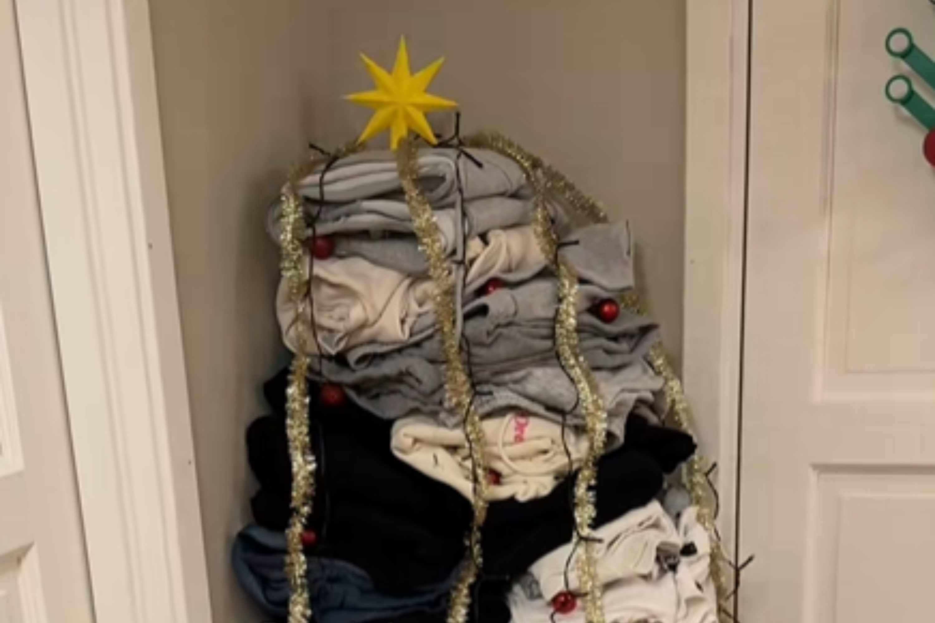 What Dad Does to Daughter's Laundry 'Chair' Leaves Internet in Stitches