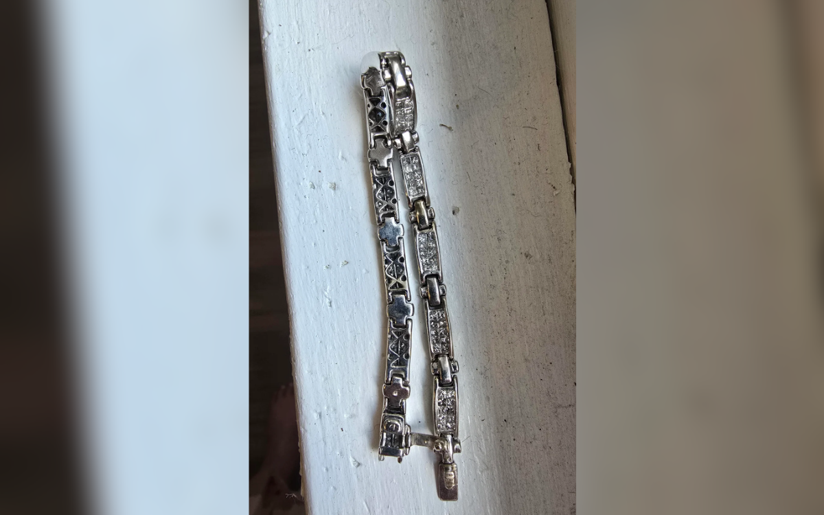 Woman Finds $8 Purse at Goodwill, Makes $1,200 Discovery in Pocket