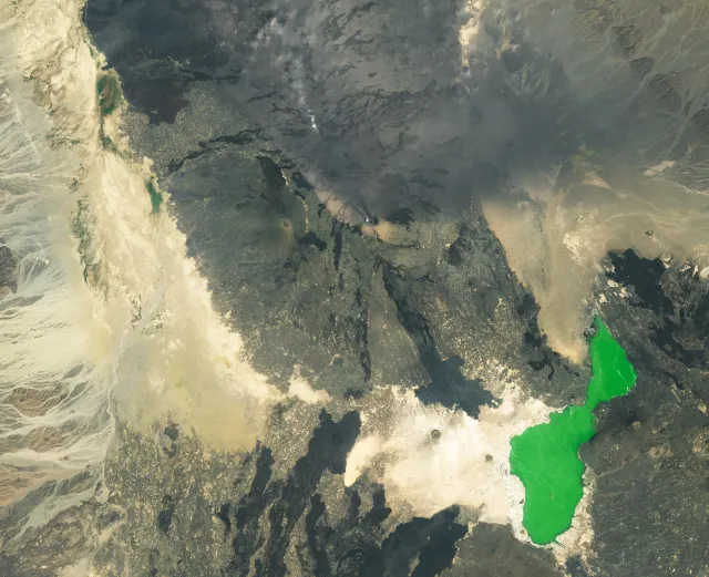 Stunning NASA Photos Capture Historic Volcanic Eruption - Newsweek