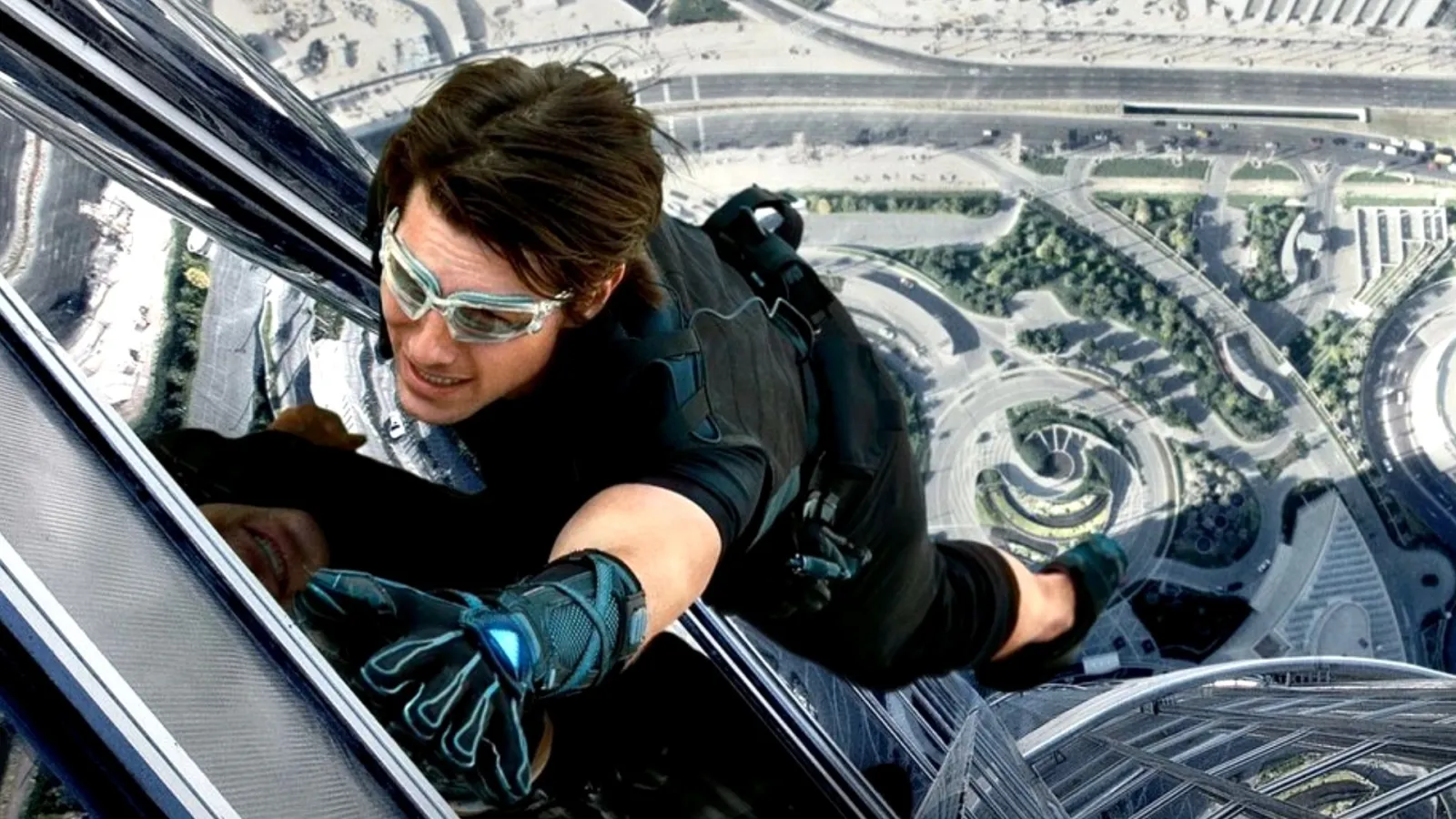 Tom Cruise climbs up a huge building