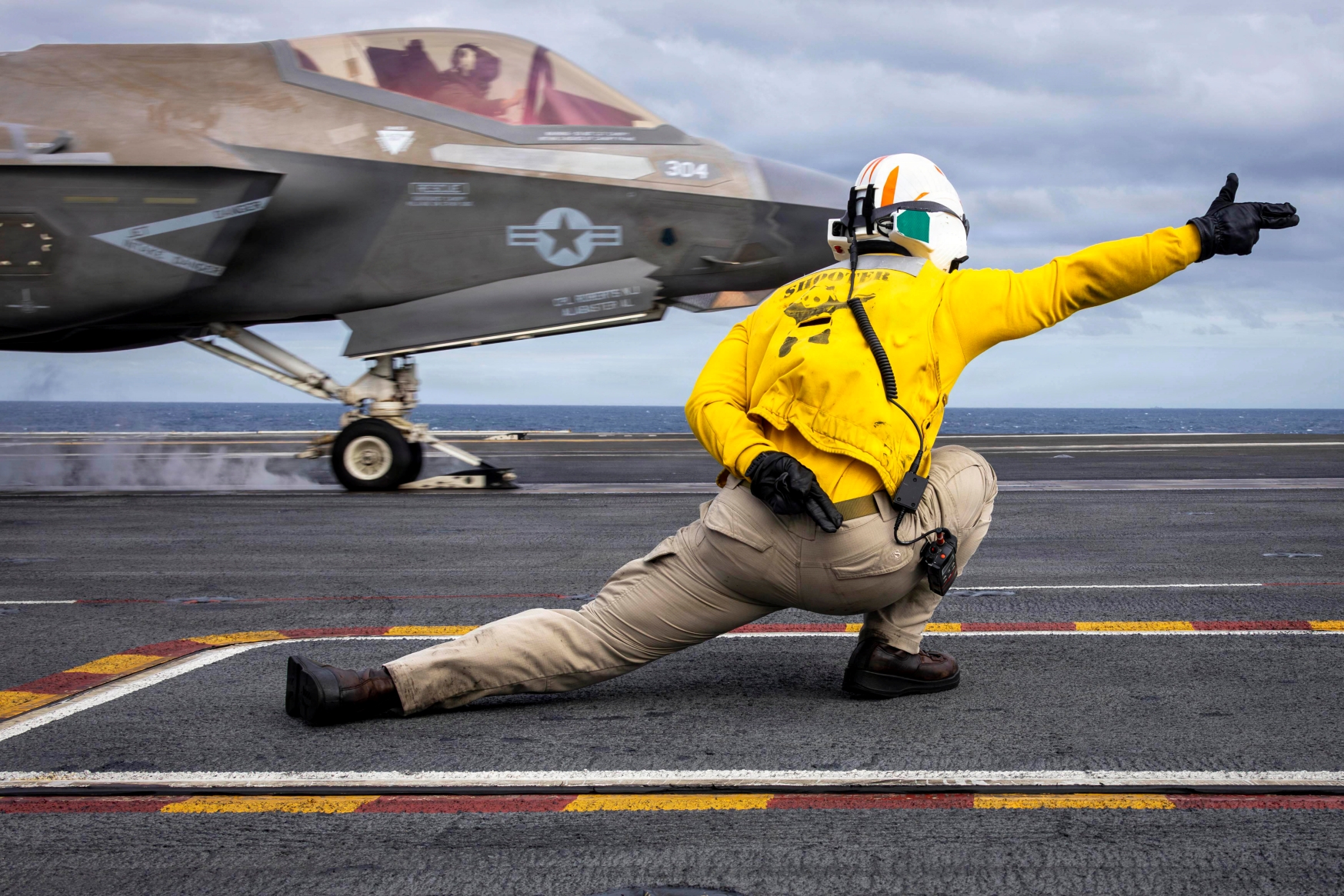 US Stealth Jet Carrier Patrols South China Sea