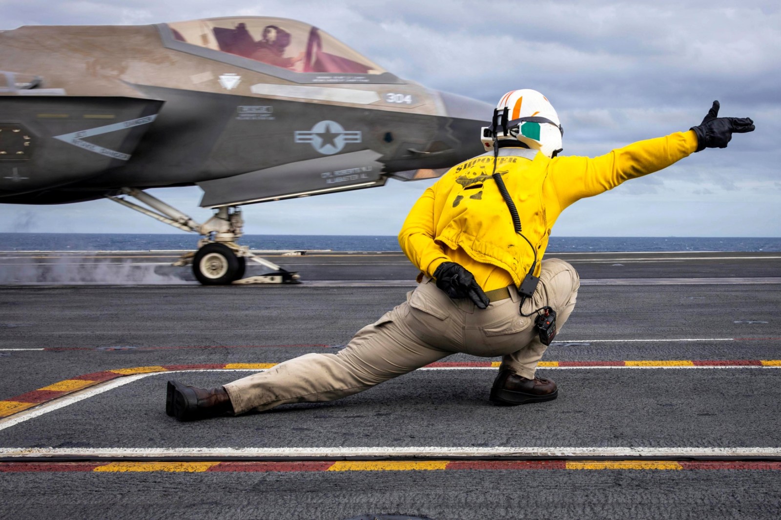 Image for US Stealth Jet Carrier Patrols South China Sea
