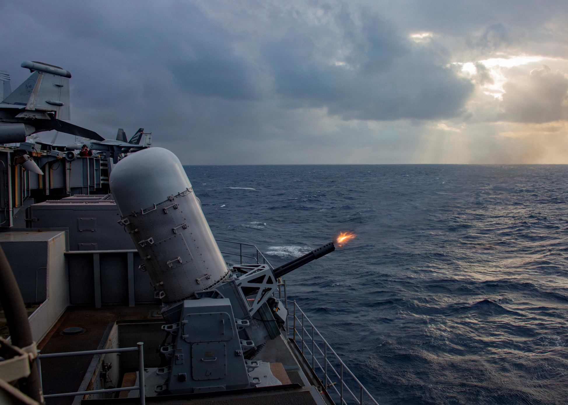 US Aircraft Carrier Conducts Live-Fire Drills Amid Chinese Missile Threat