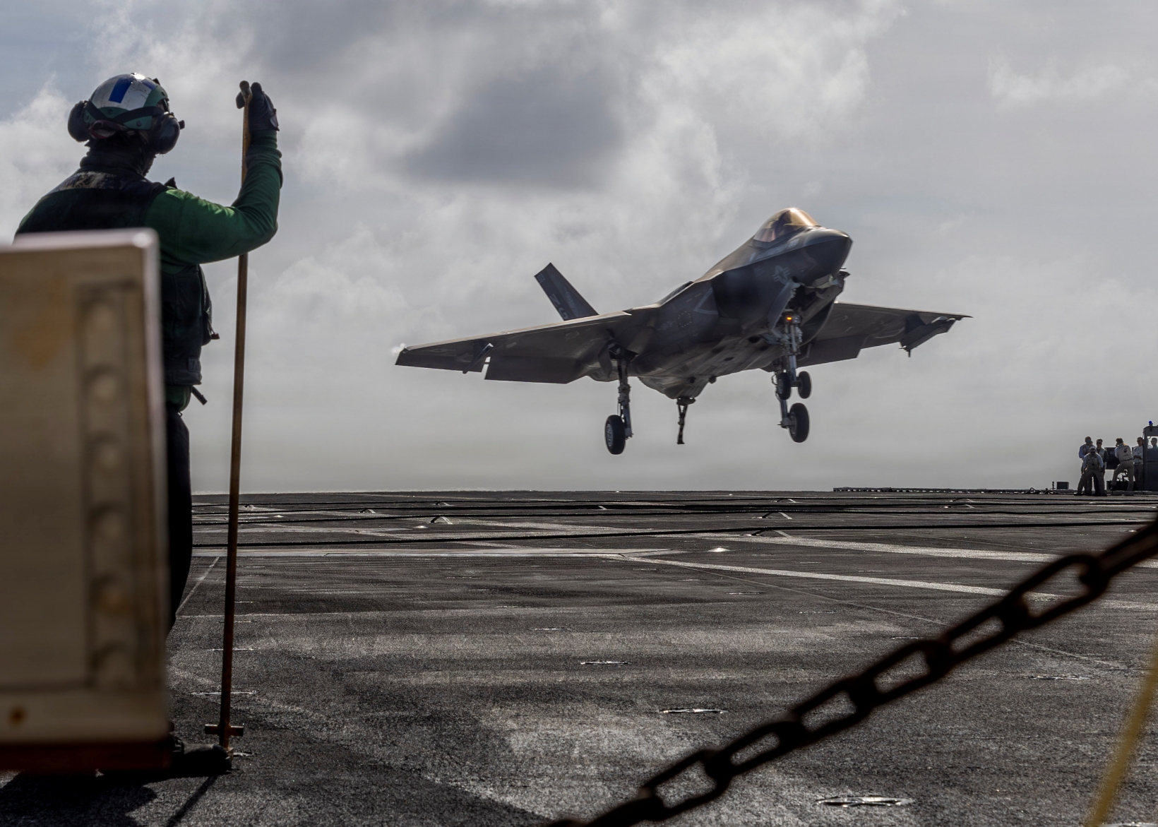 Photos Show US Aircraft Carrier Leaving West Pacific Amid Iran Tensions