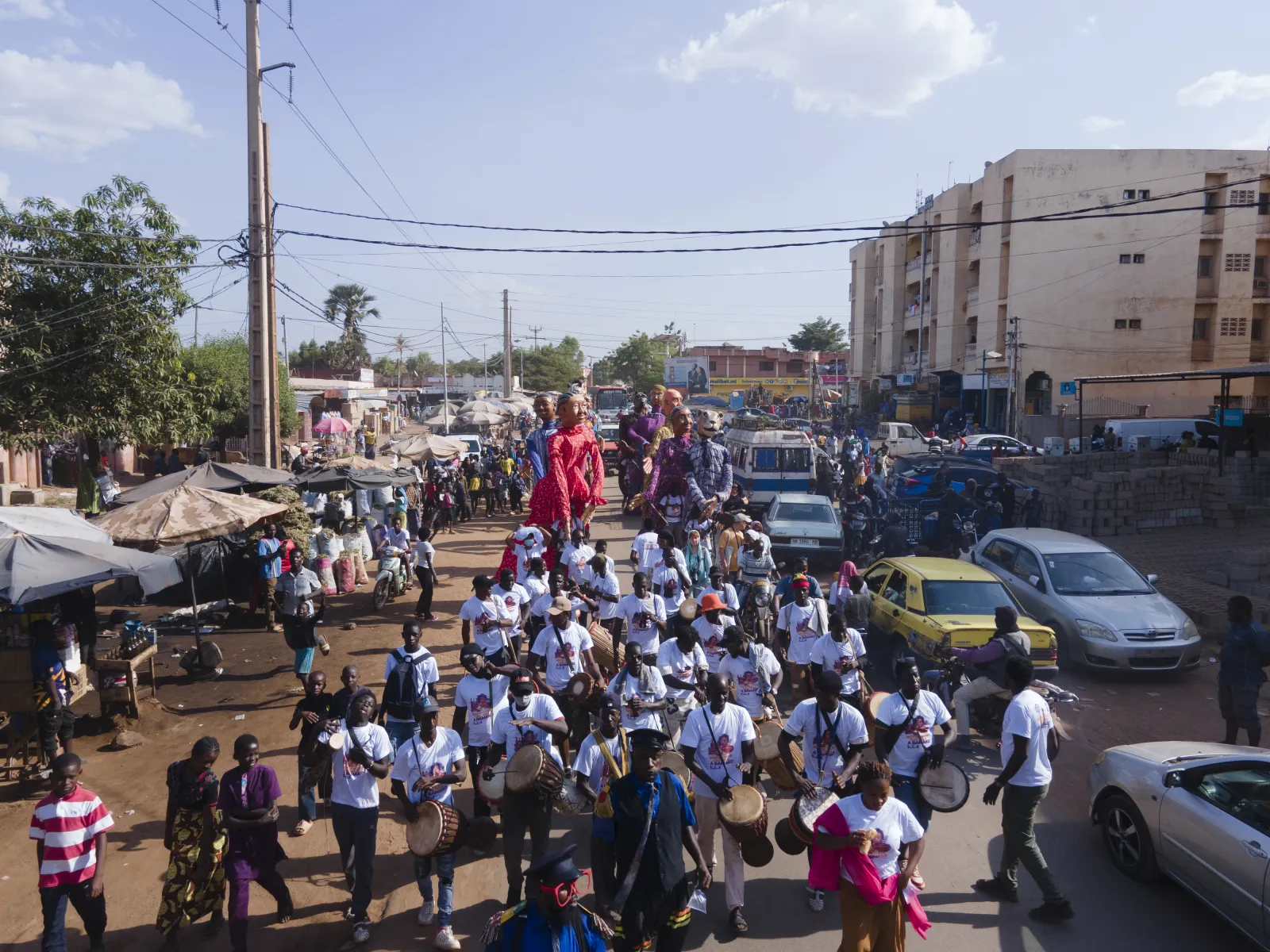 File photo: Performers parade with giant marionettes and drums during a street procession at an art festival in Bamako, Mali, on November 6, 2025.