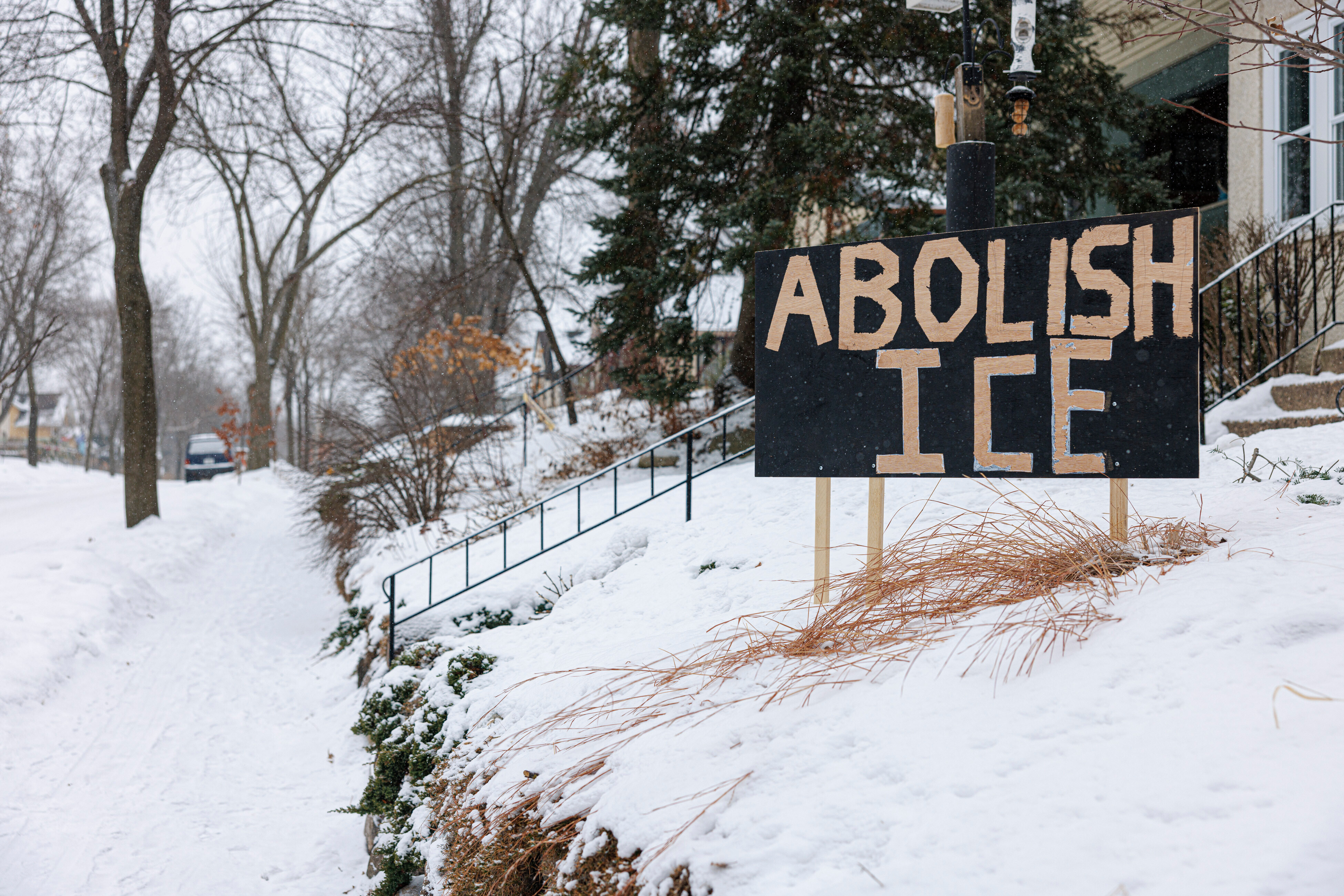 Hundreds of Thousands Prepare for 'No Kings' Anti-ICE Mobilization