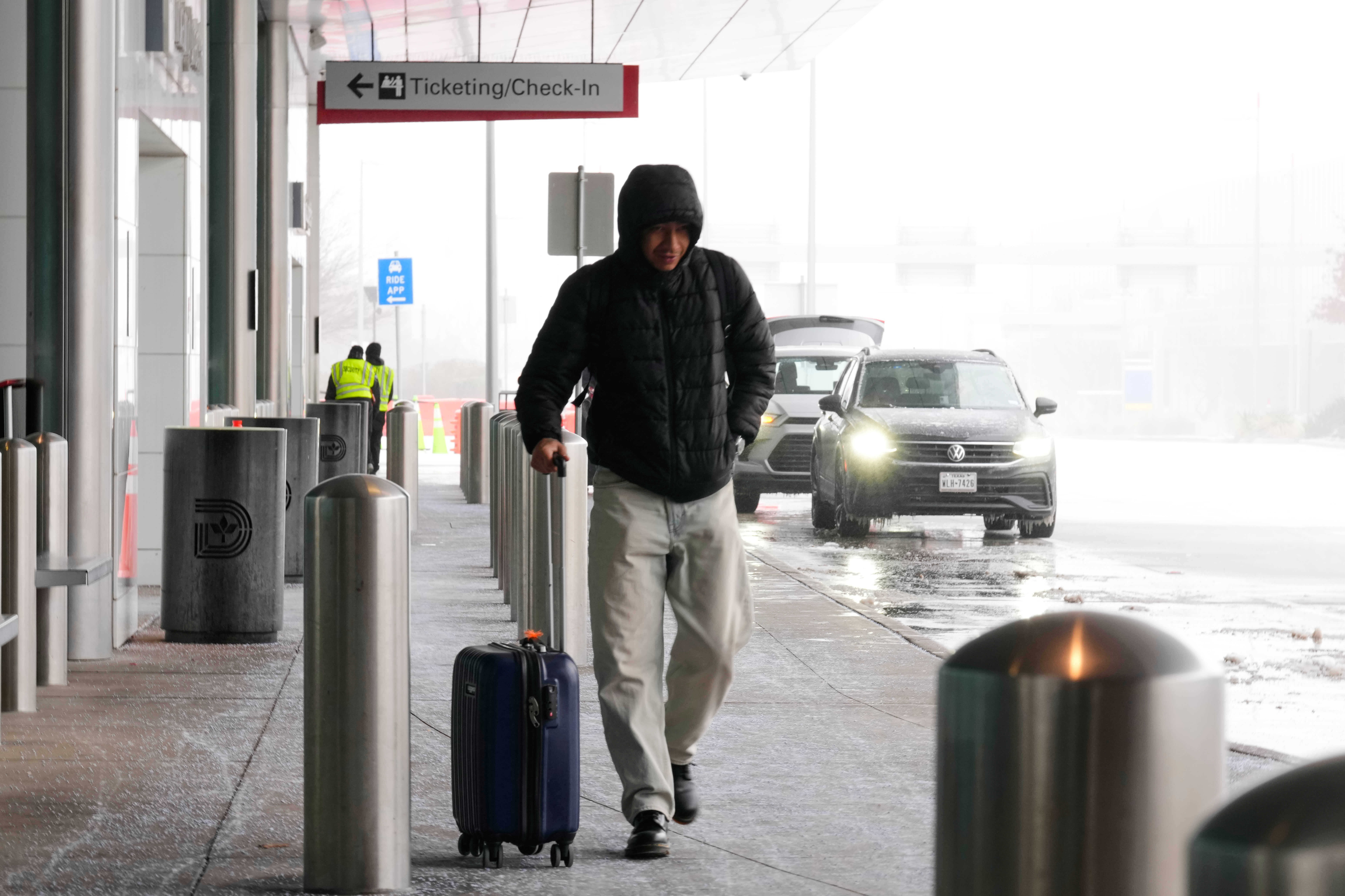 Winter Storm Cancels 13,000 Flights, Knocks Out Power Across US