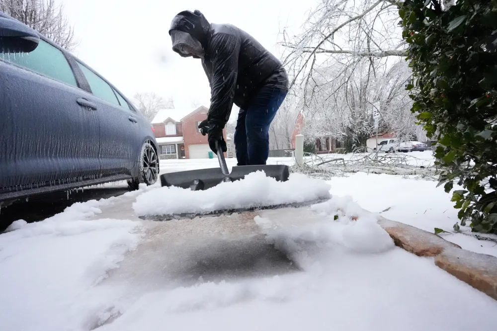 At Least 2 Dead as Winter Storm Grips Much of the US - Newsweek