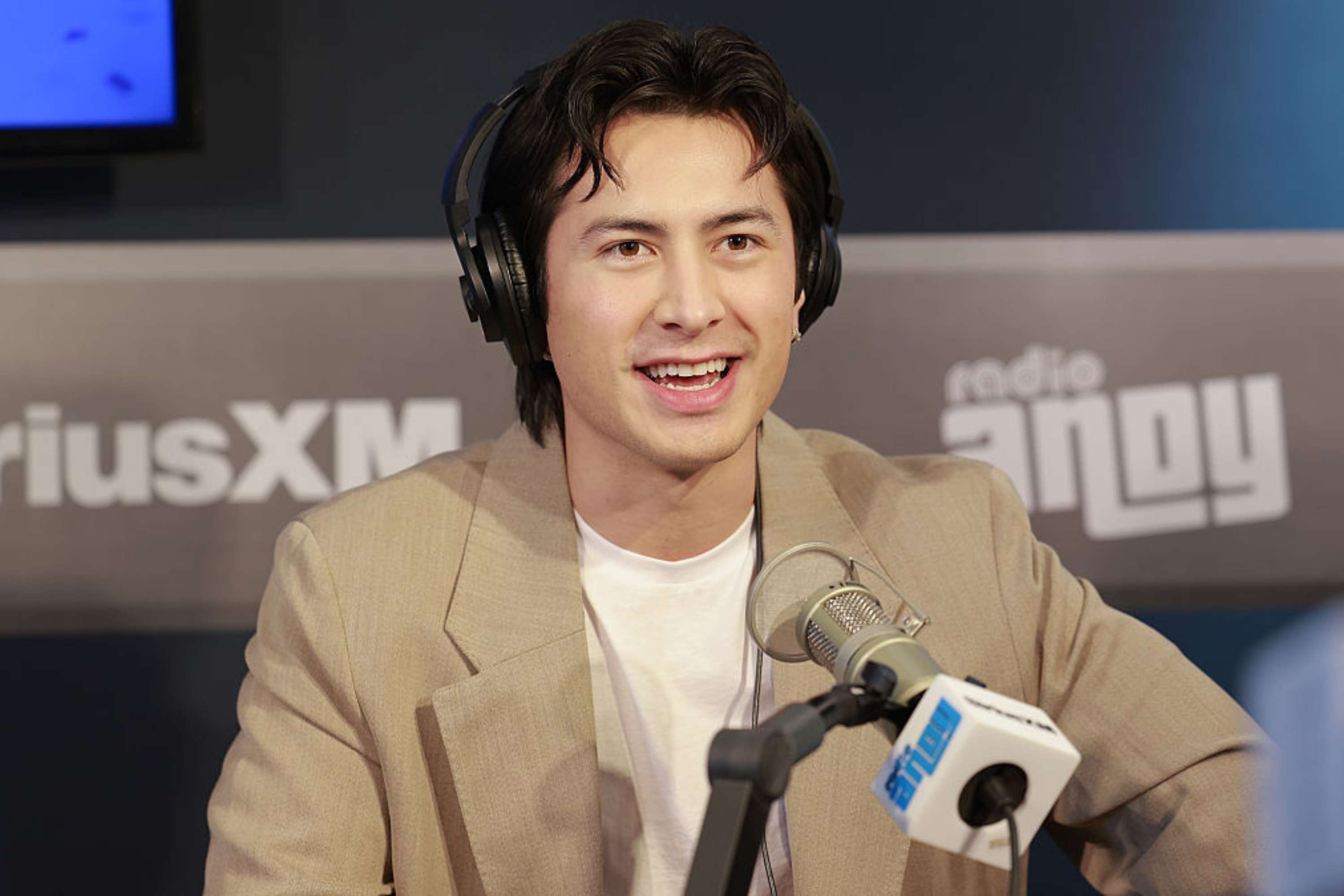 ‘Heated Rivalry’ Star Reveals Closeted Football, Hockey Players DM Him