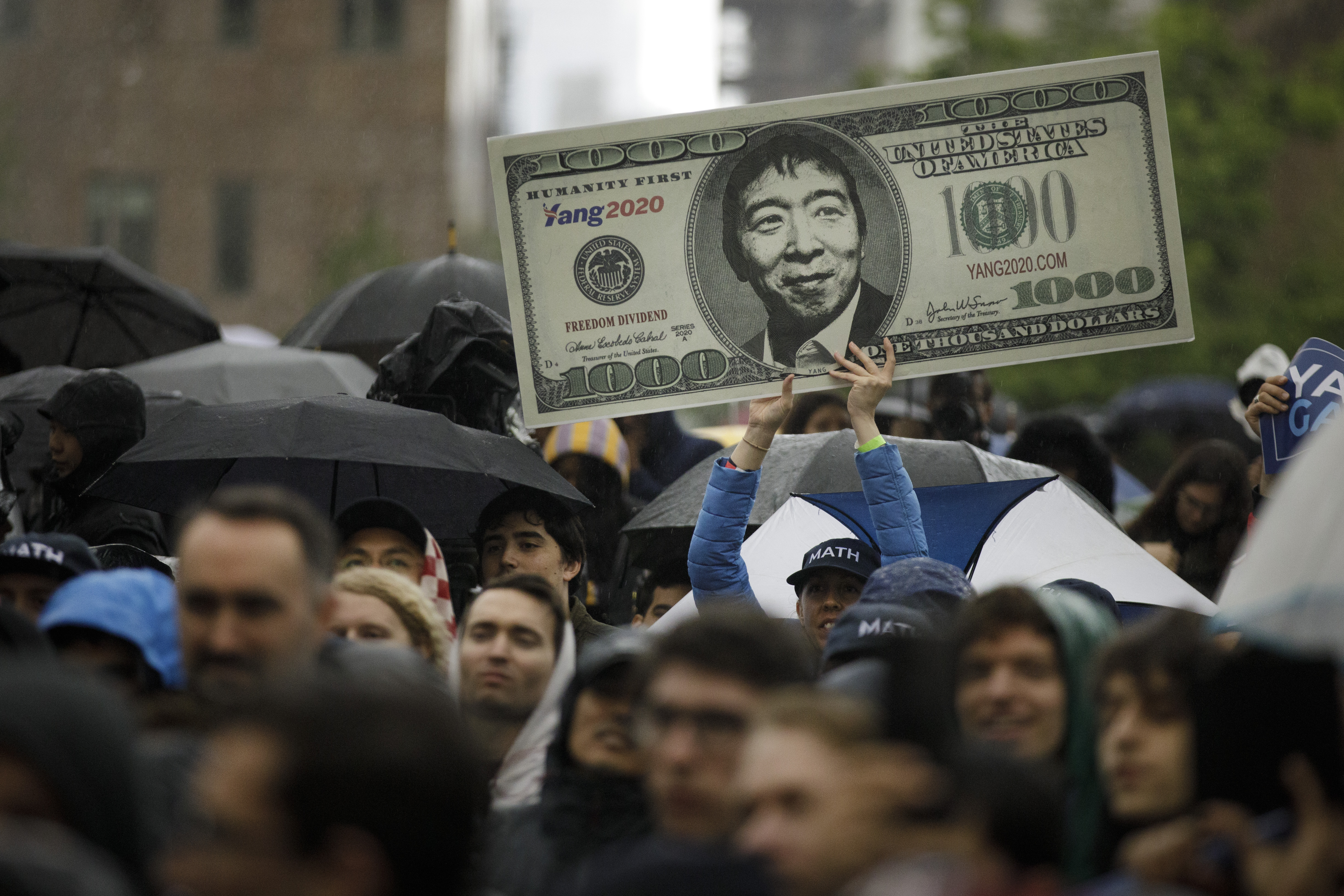 Uncommon Knowledge: AI Boom Risks a Universal Basic Income Trap