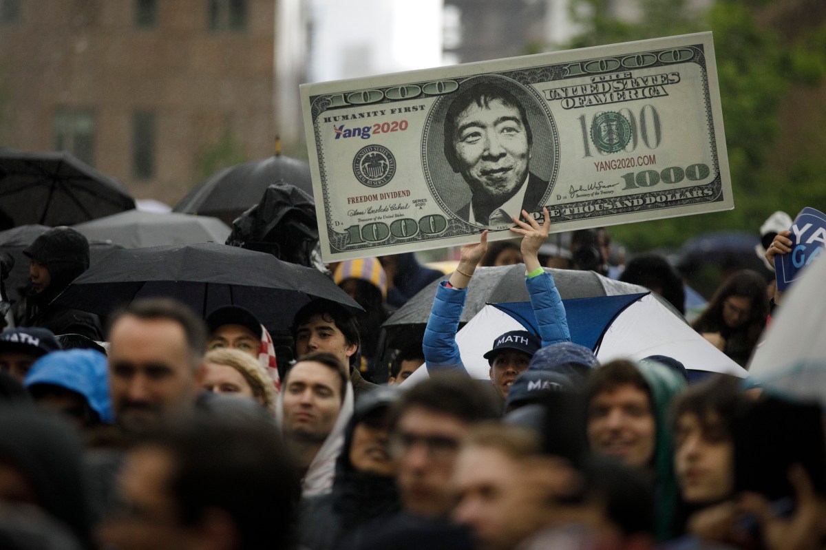 Uncommon Knowledge: AI Boom Risks a Universal Basic Incom...