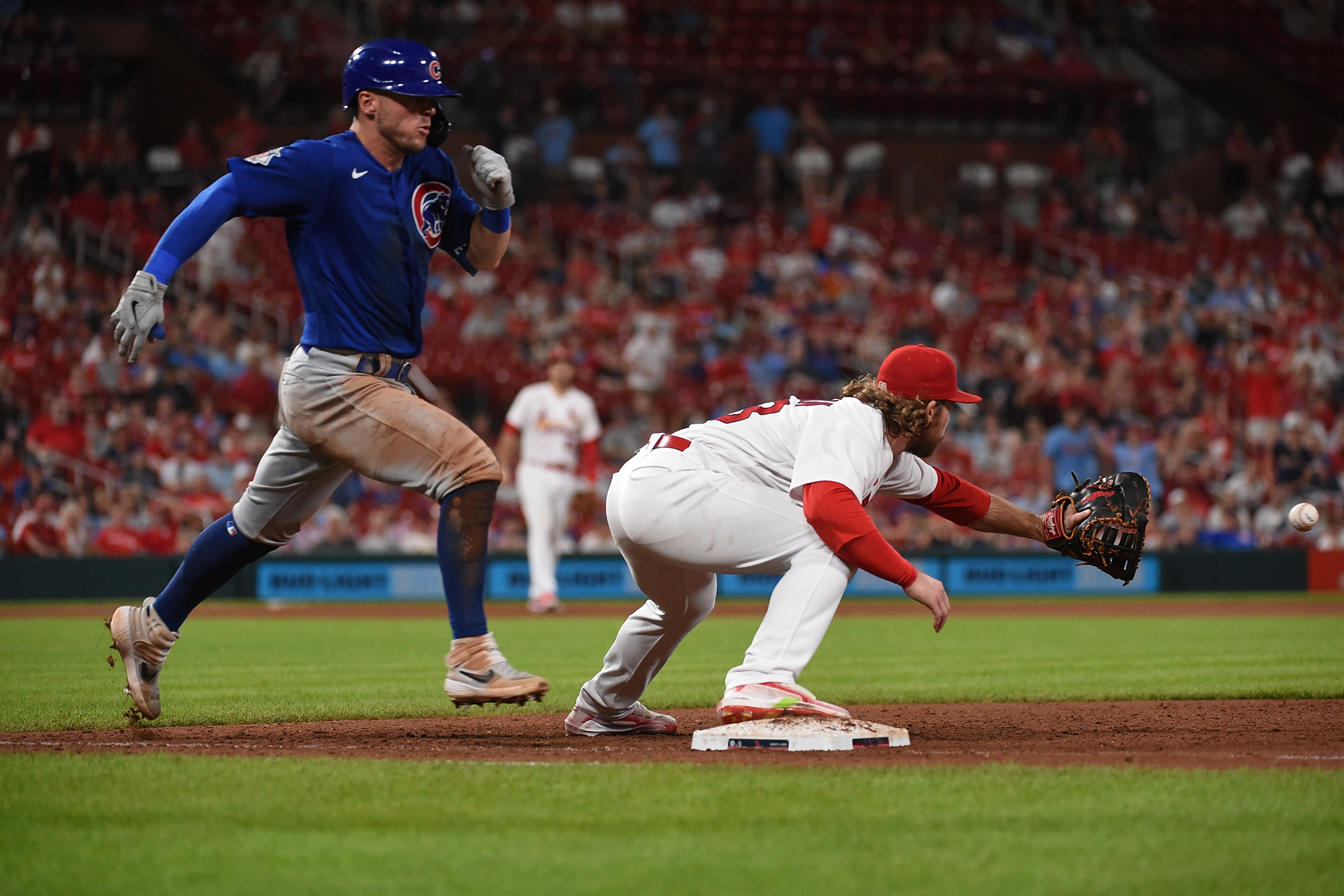 Giants 'Aggressively Pursuing' 2 Gold Glove Winners