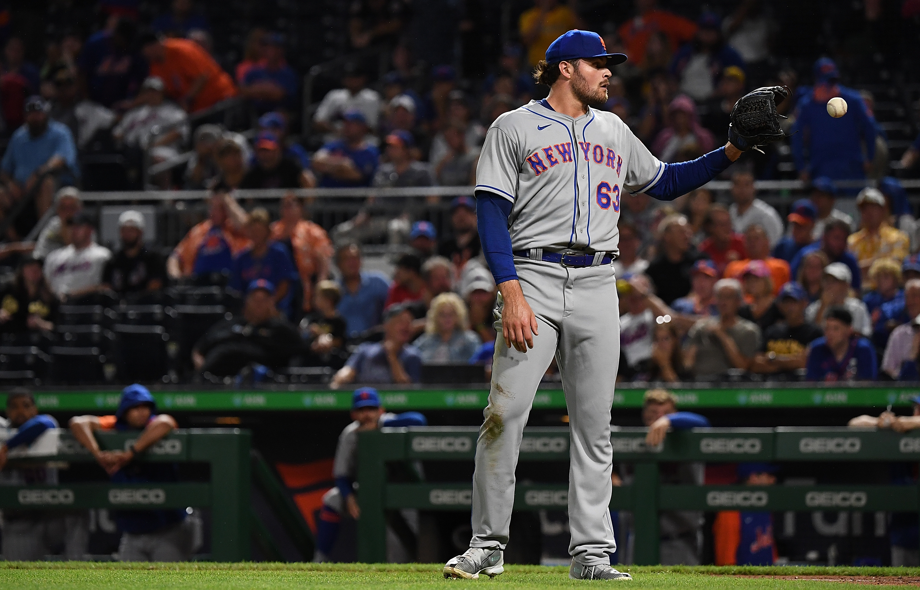 Former Mets Pitcher Signs with NL East Rivals