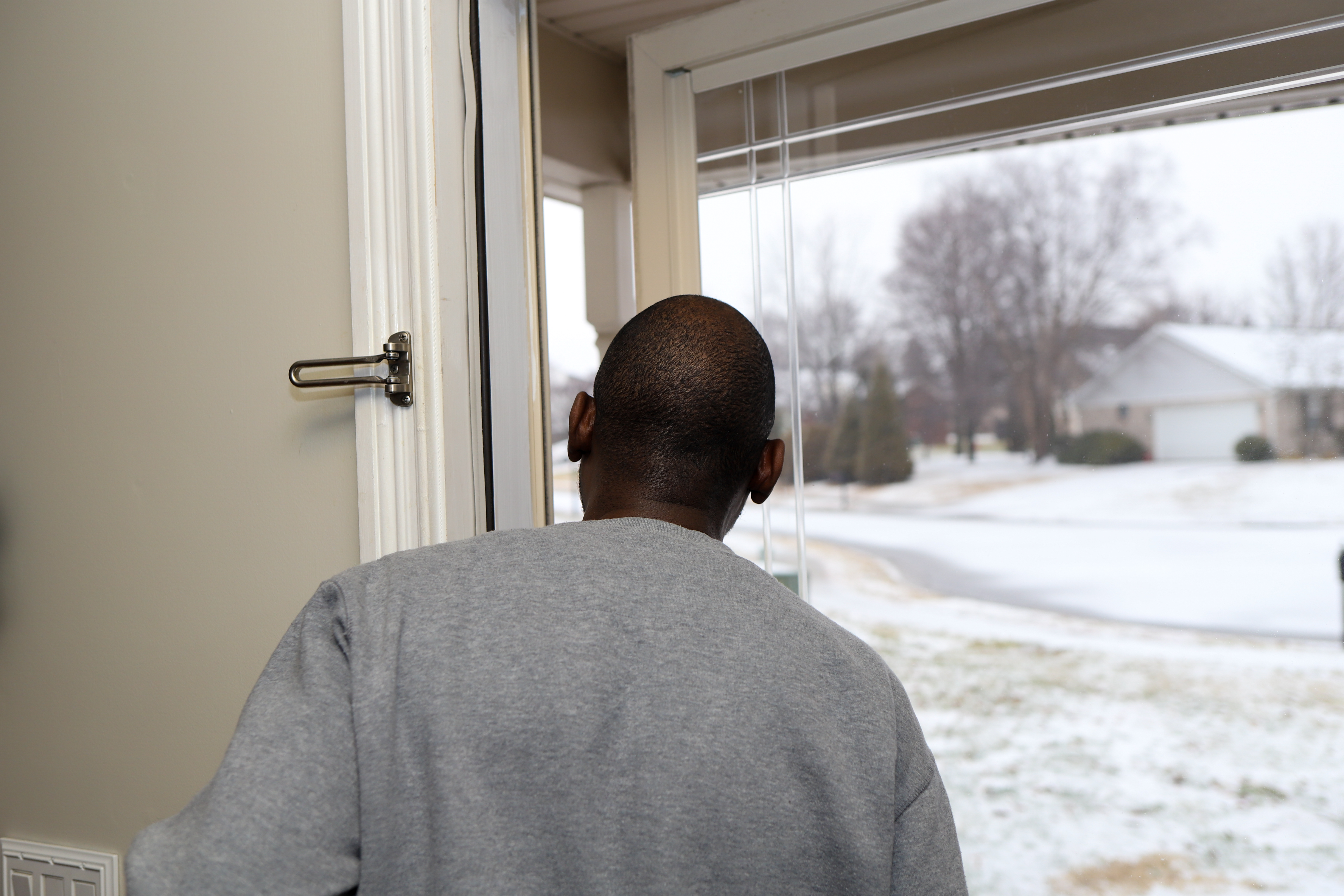 Couple Hear ‘Screaming’ at Door in Snowstorm—Stunned by Who’s Outside