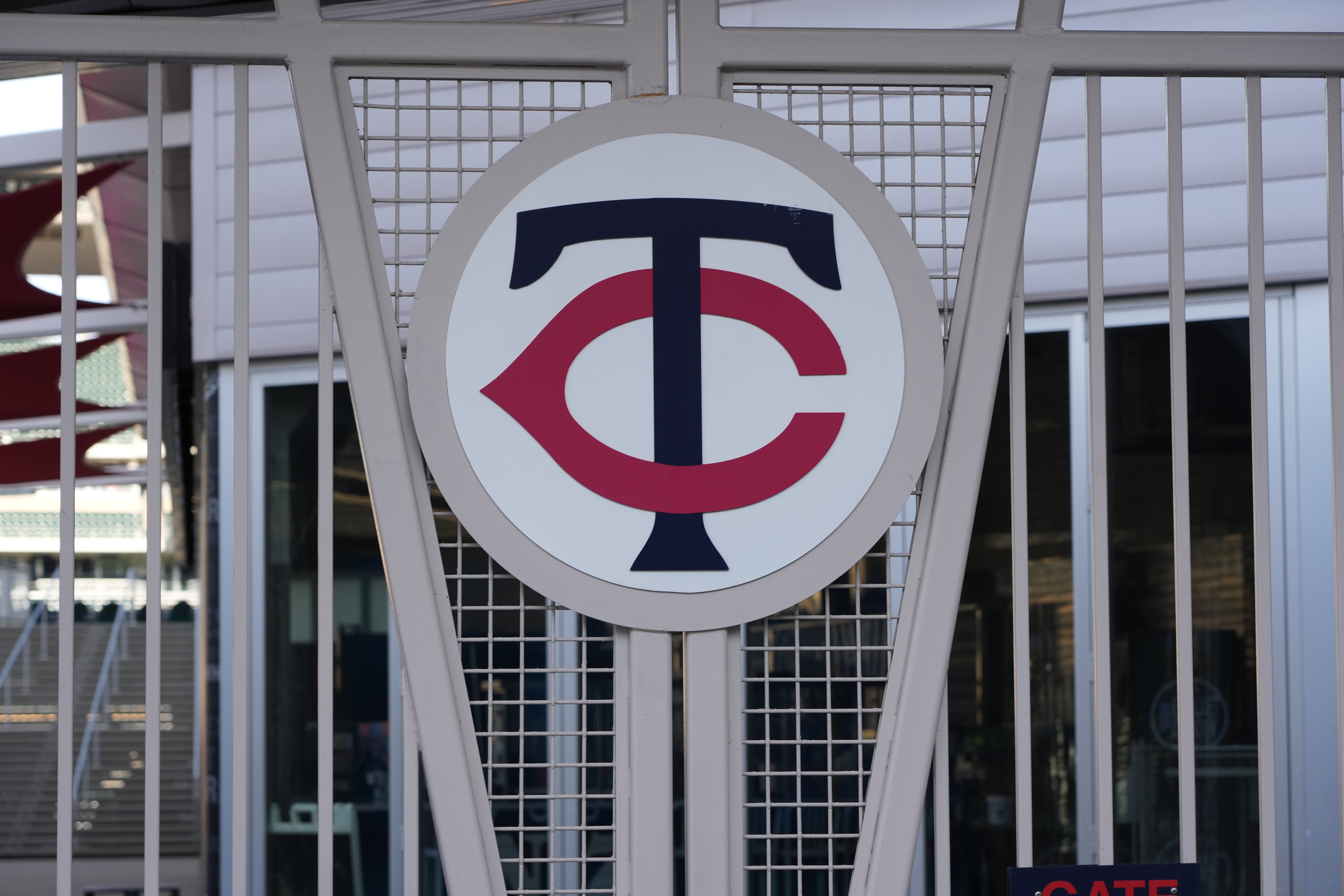 Blue Jays Lose 29-Year-Old Hurler to Twins in Free Agency