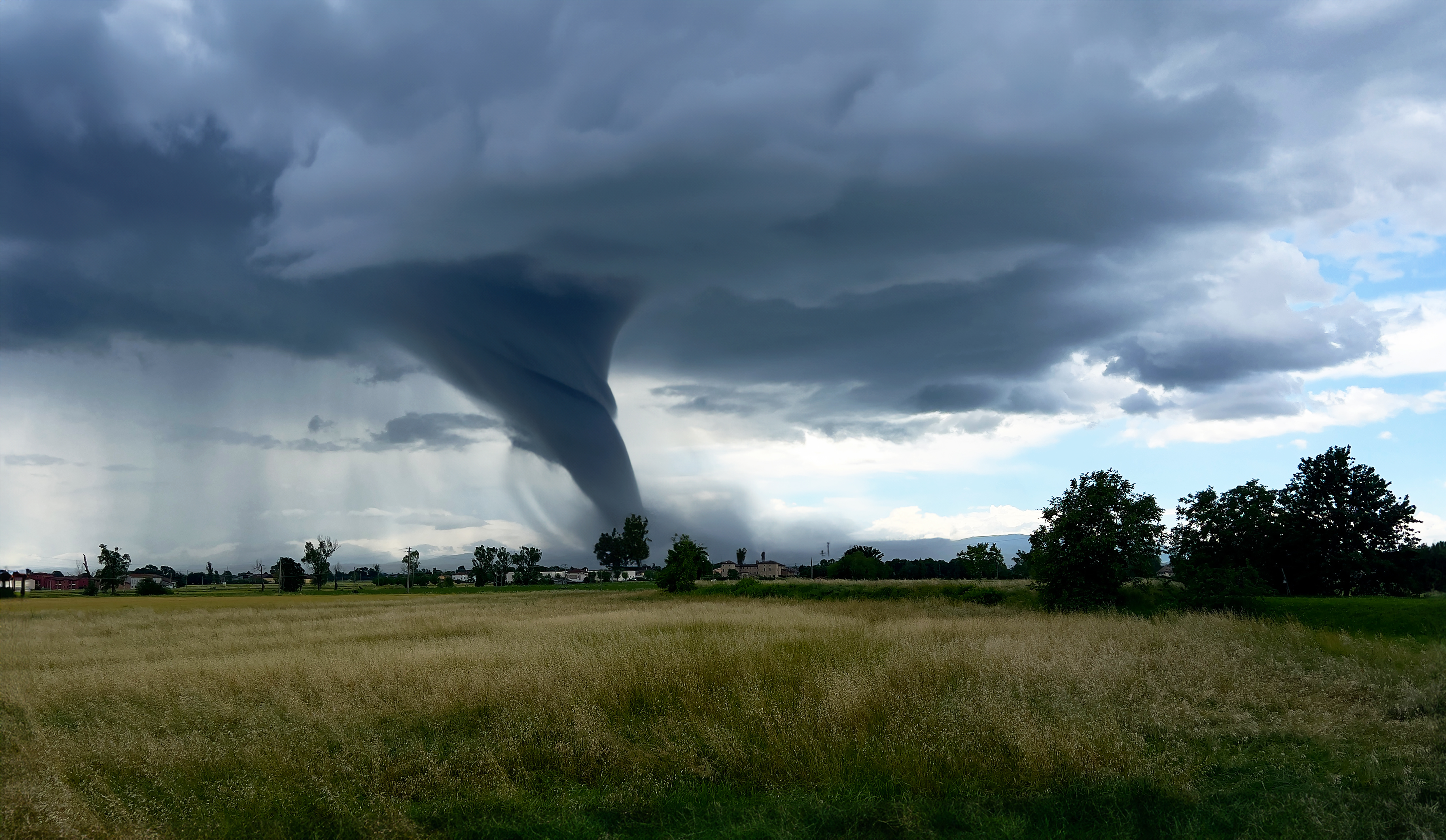 Sudden Weather Warning Gives Thousands Minutes to 'Take Cover Now!'