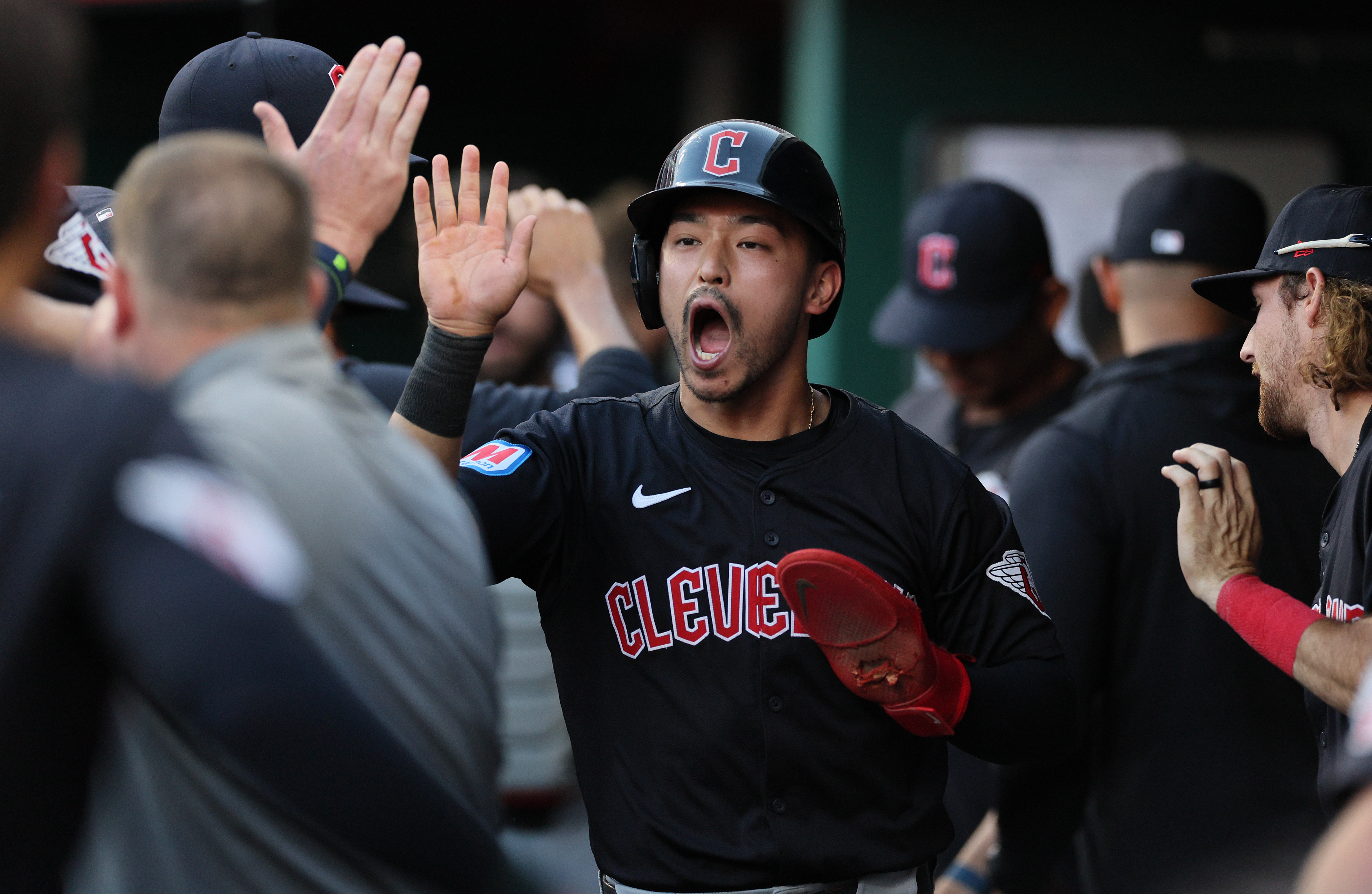 Reds-Guardians Trade Idea Swaps Gold Glove Star For 3-Player Haul