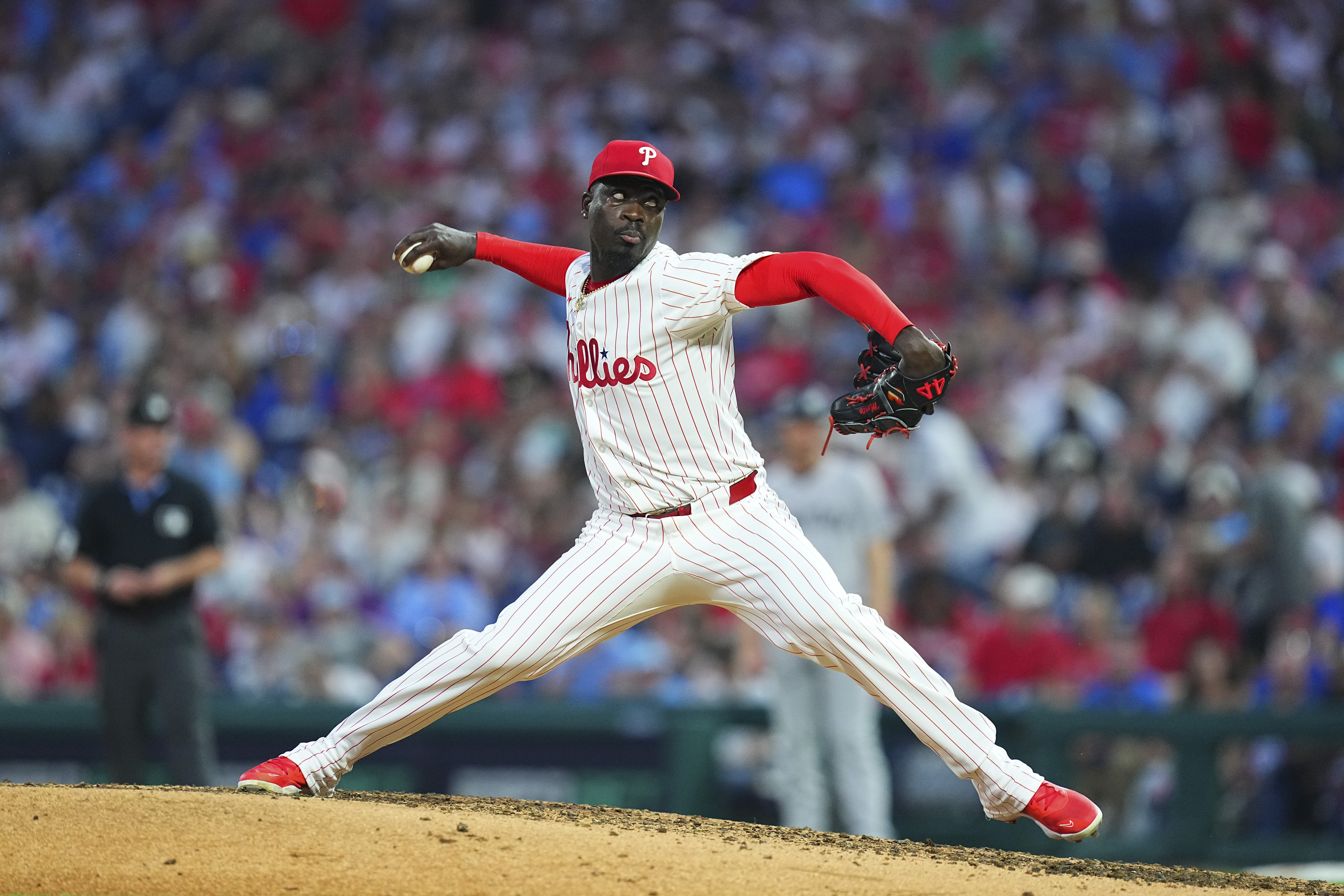 Reds Sign Ex-Phillies Pitcher After Strong Season