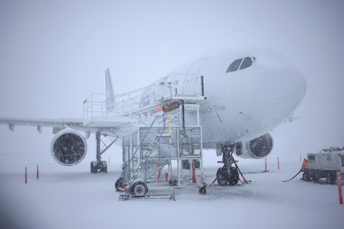 Winter Storms Loom Over Major Airports as Travel Disruptions Await