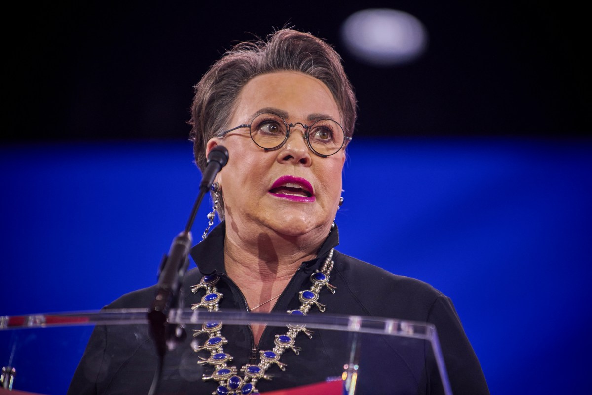 A republicana Harriet Hageman teve que fechar a prefeitura imediatamente após ser pressionada sobre o ICE.