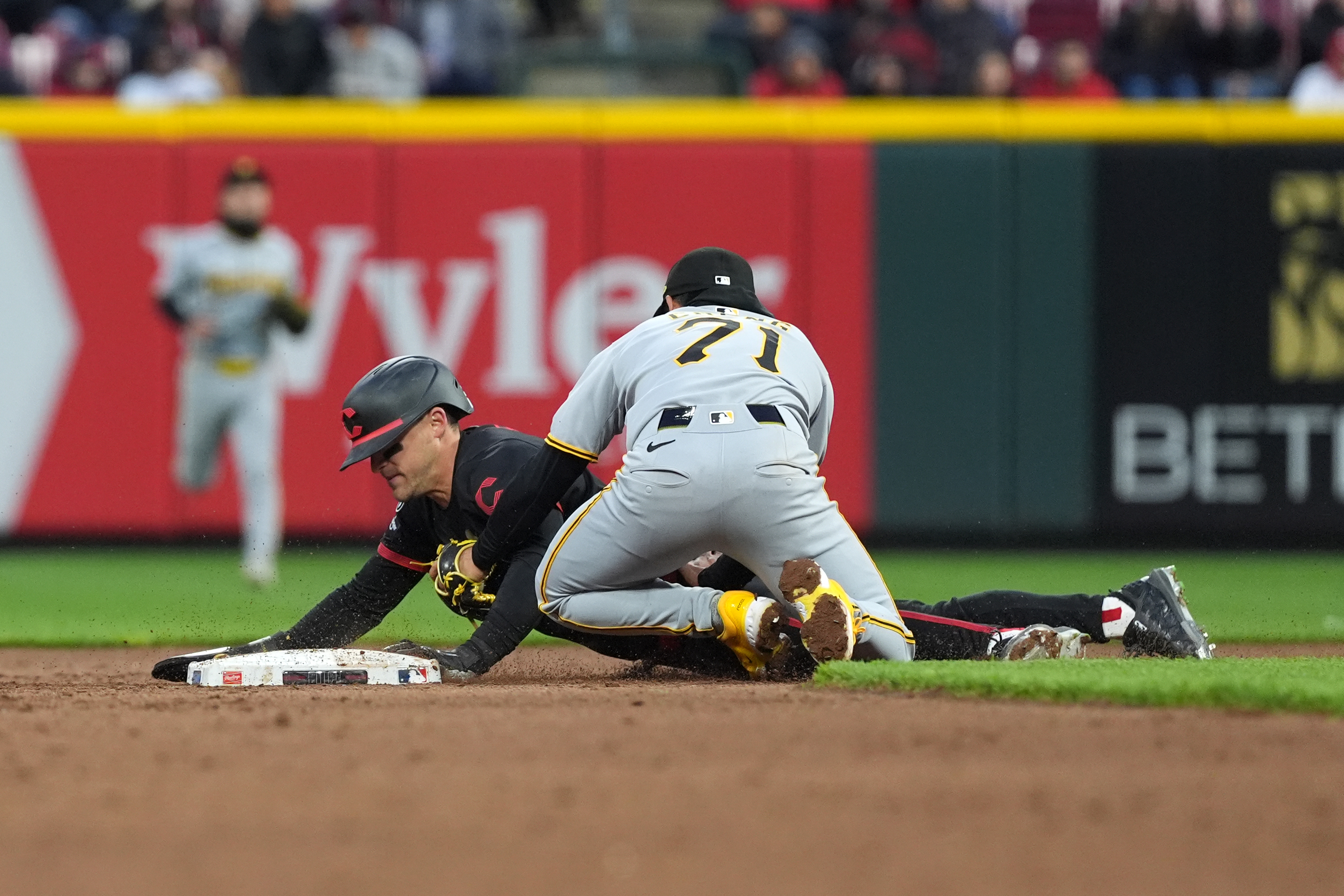 Mets Lose Rookie Shortstop to National League East Rivals