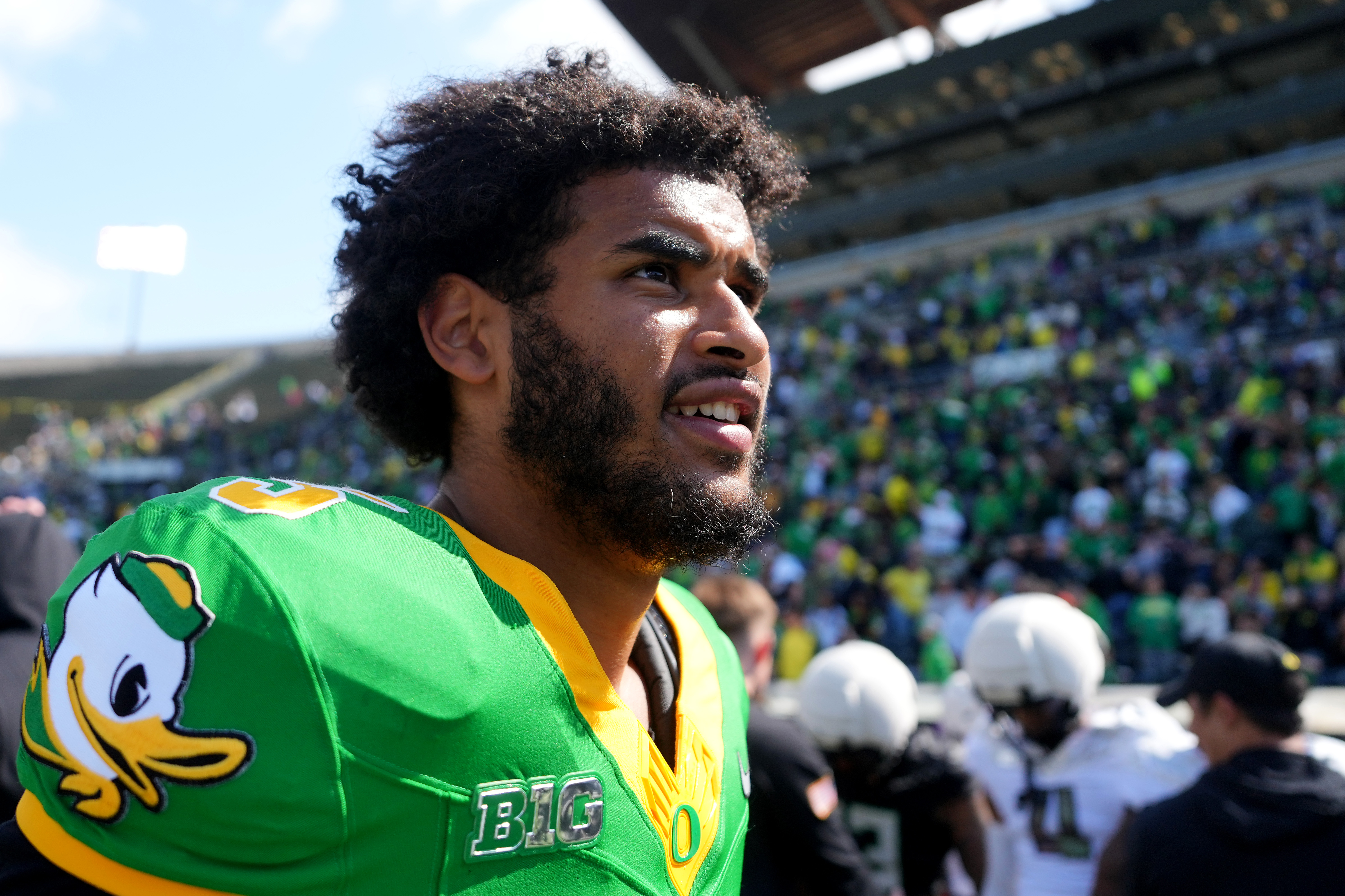 New York Jets Fans React to Dante Moore Passing on NFL Draft for Oregon