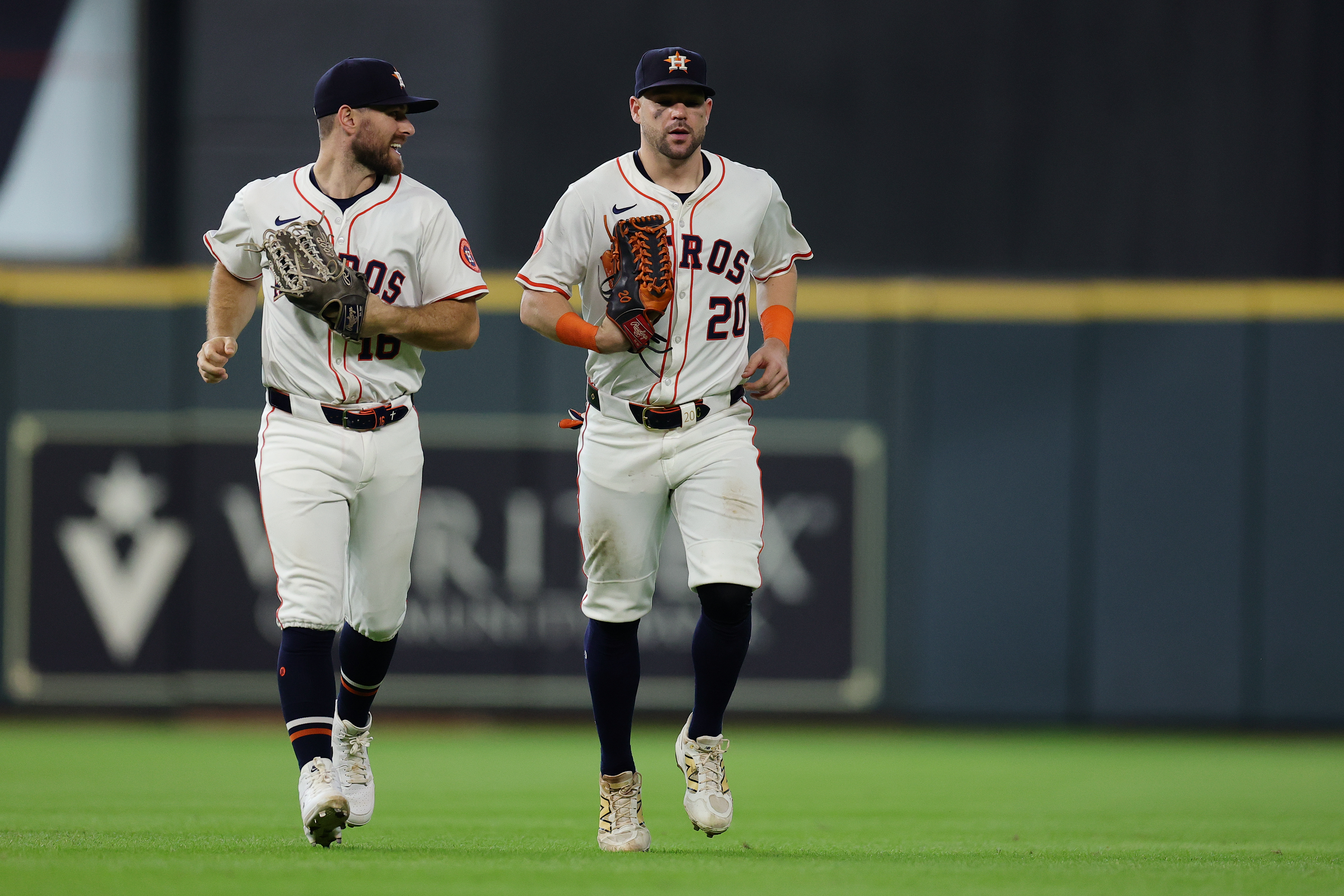 Cubs Sign 30-Year-Old World Series Champion in Free Agency