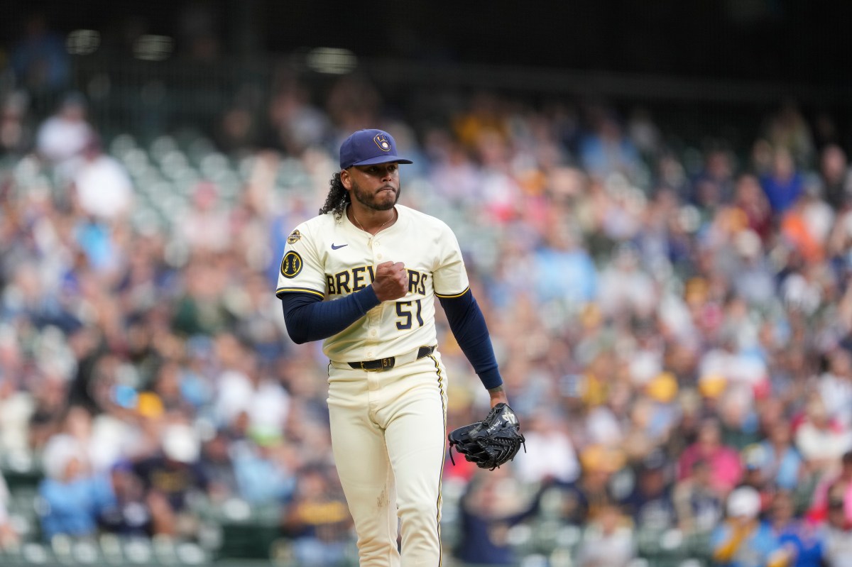 Mets Focusing on Pitching After Adding Luis Robert Jr. to Outfield: Report