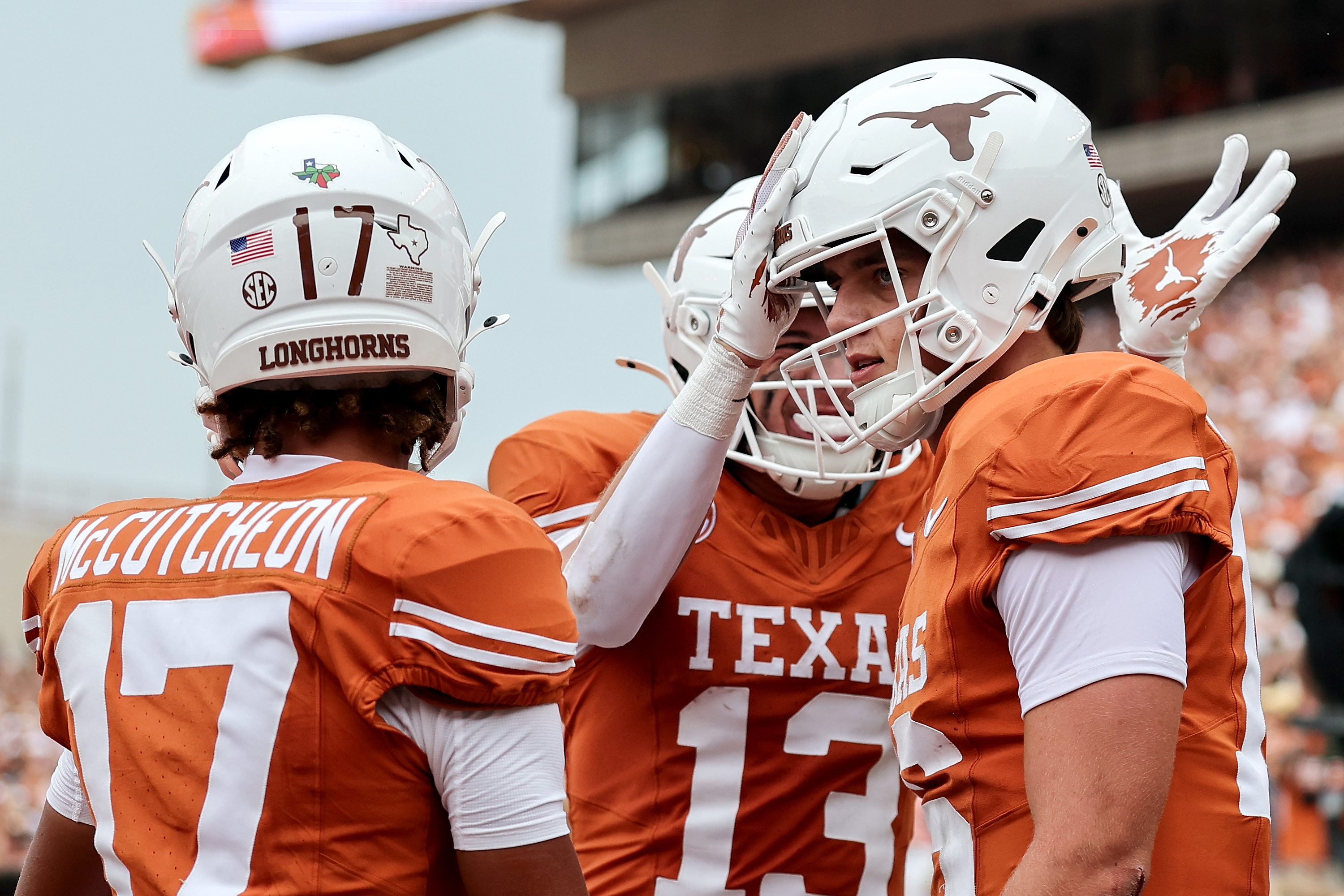 Texas QB Arch Manning's WR Roommate Hitting Transfer Portal
