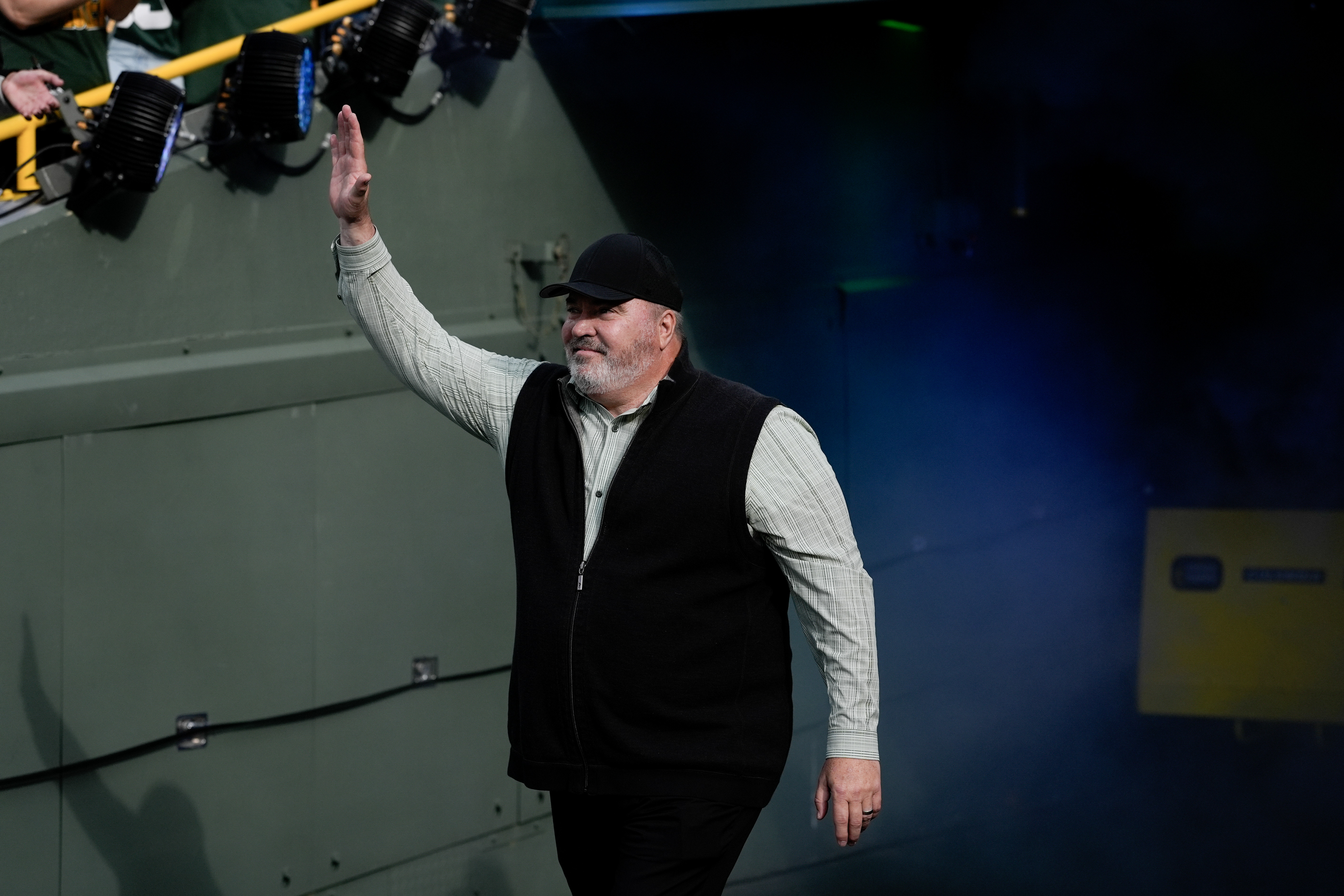 Le’Veon Bell Takes Shot at Steelers Hiring Mike McCarthy as Coach