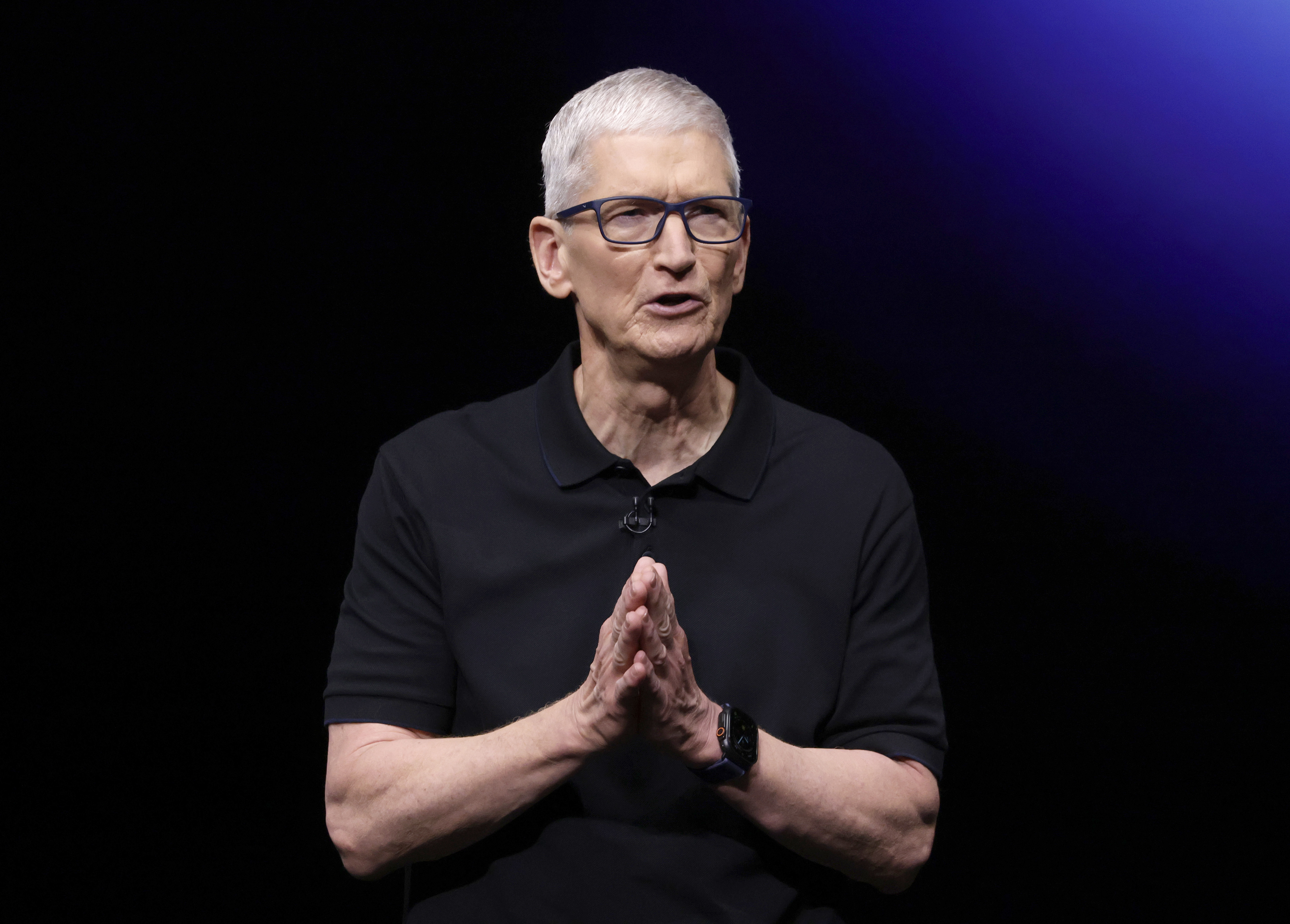Tim Cook’s Full Memo to Apple Staff on ICE Shooting After White House Visit