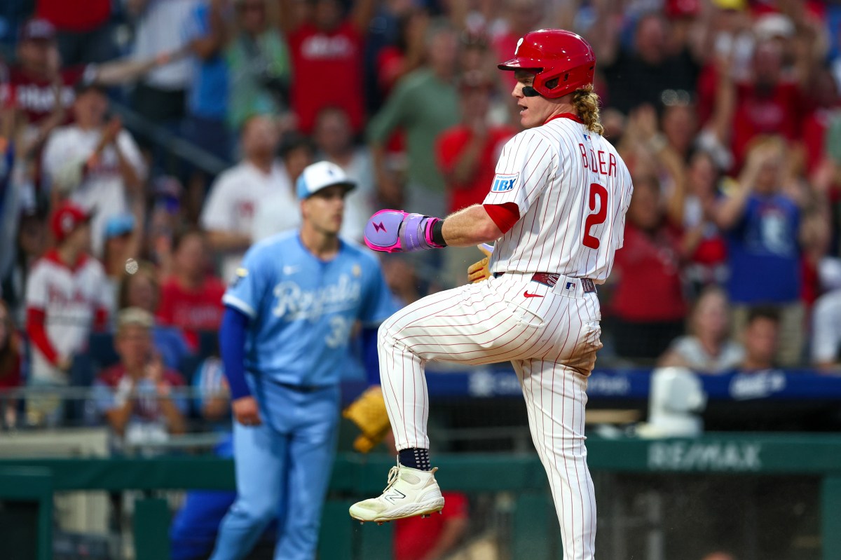 Phillies Gold Glover Predicted To Sign 2-Year, $30M Deal After Huge Season