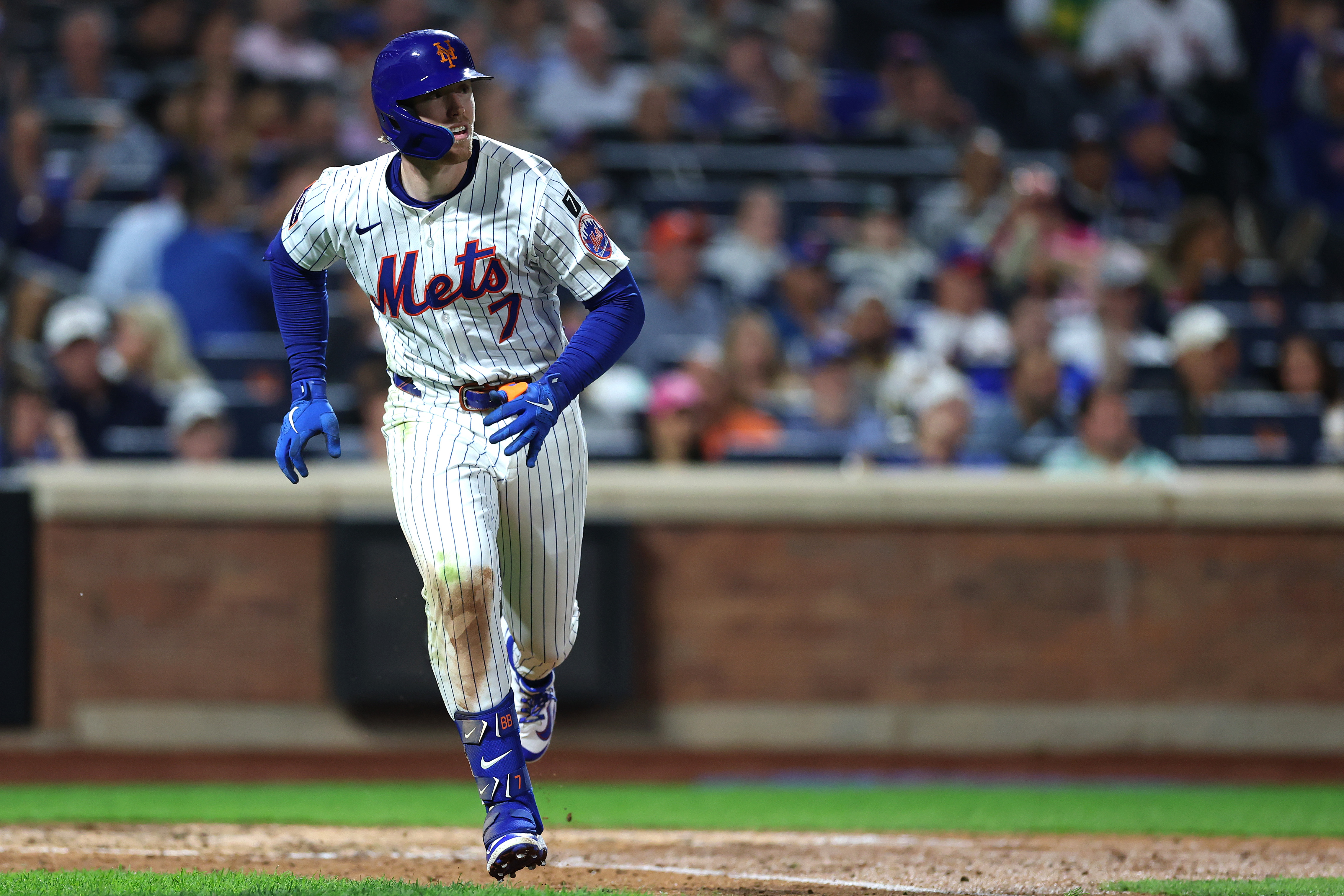 Mets to Hold 'High Bar' in Trade Talks for Veteran Infielder: Report
