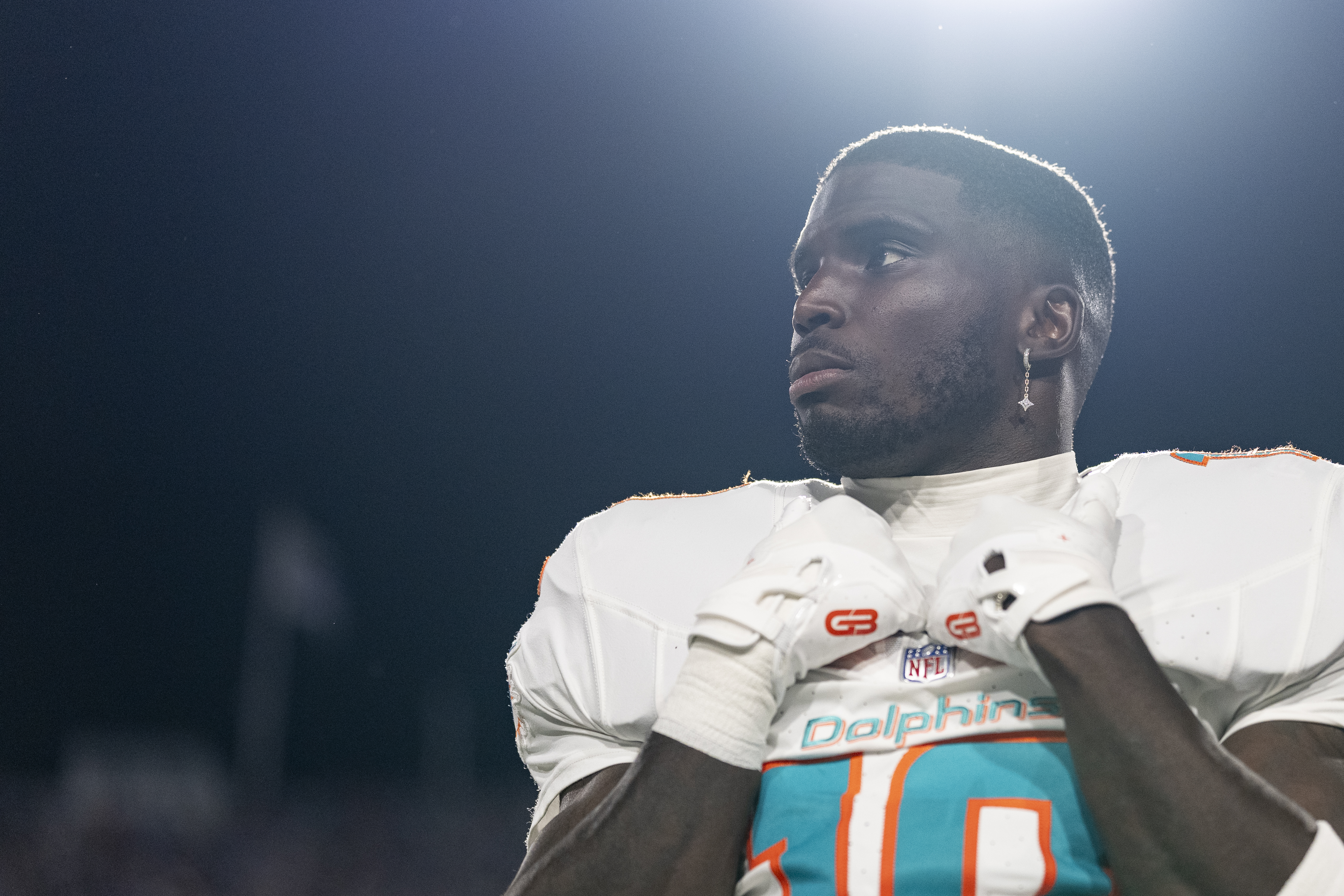 Tyreek Hill Sends Message That Has Chiefs Fans Buzzing