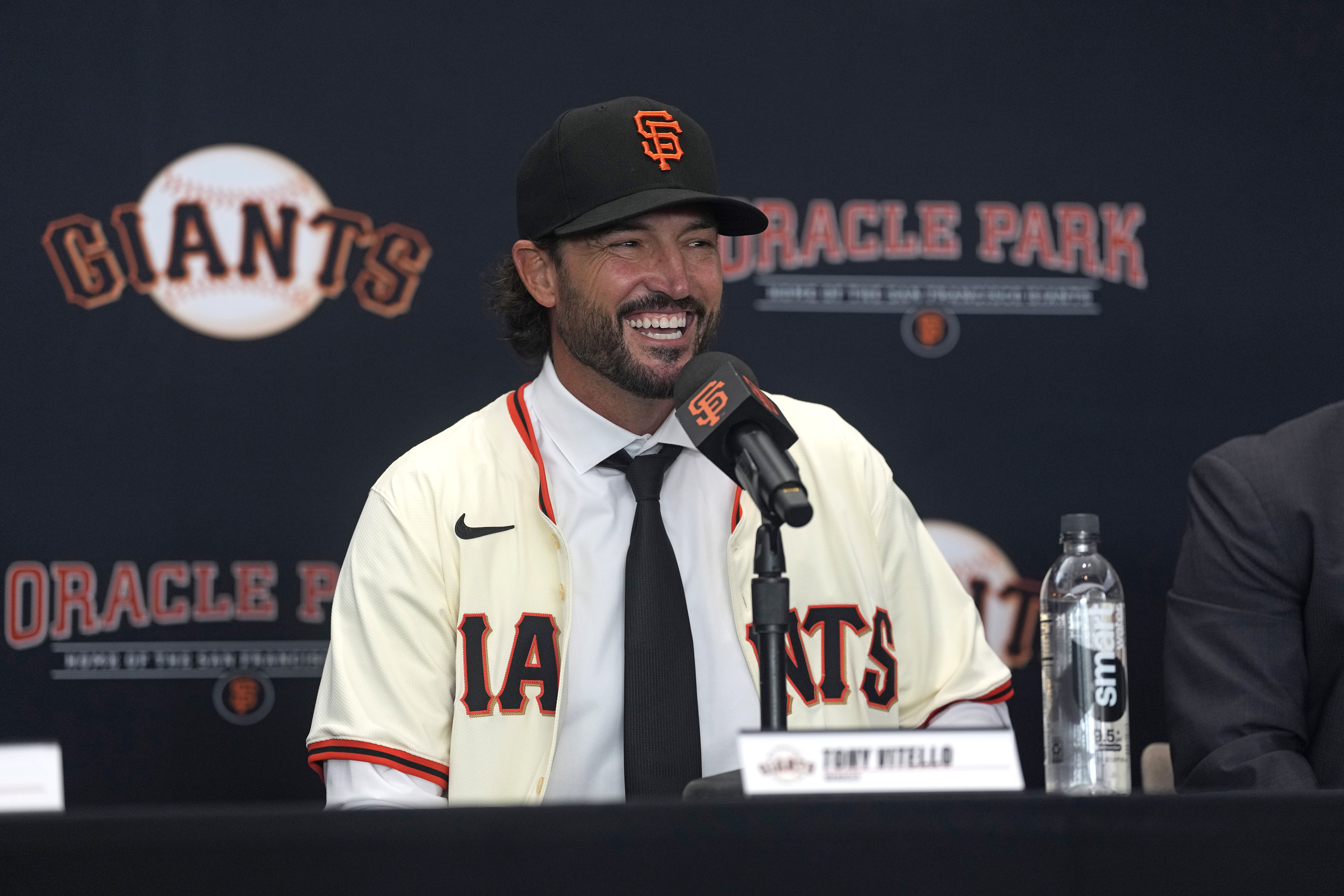 Giants’ Manager Sends Message to Dodgers Following Kyle Tucker Signing