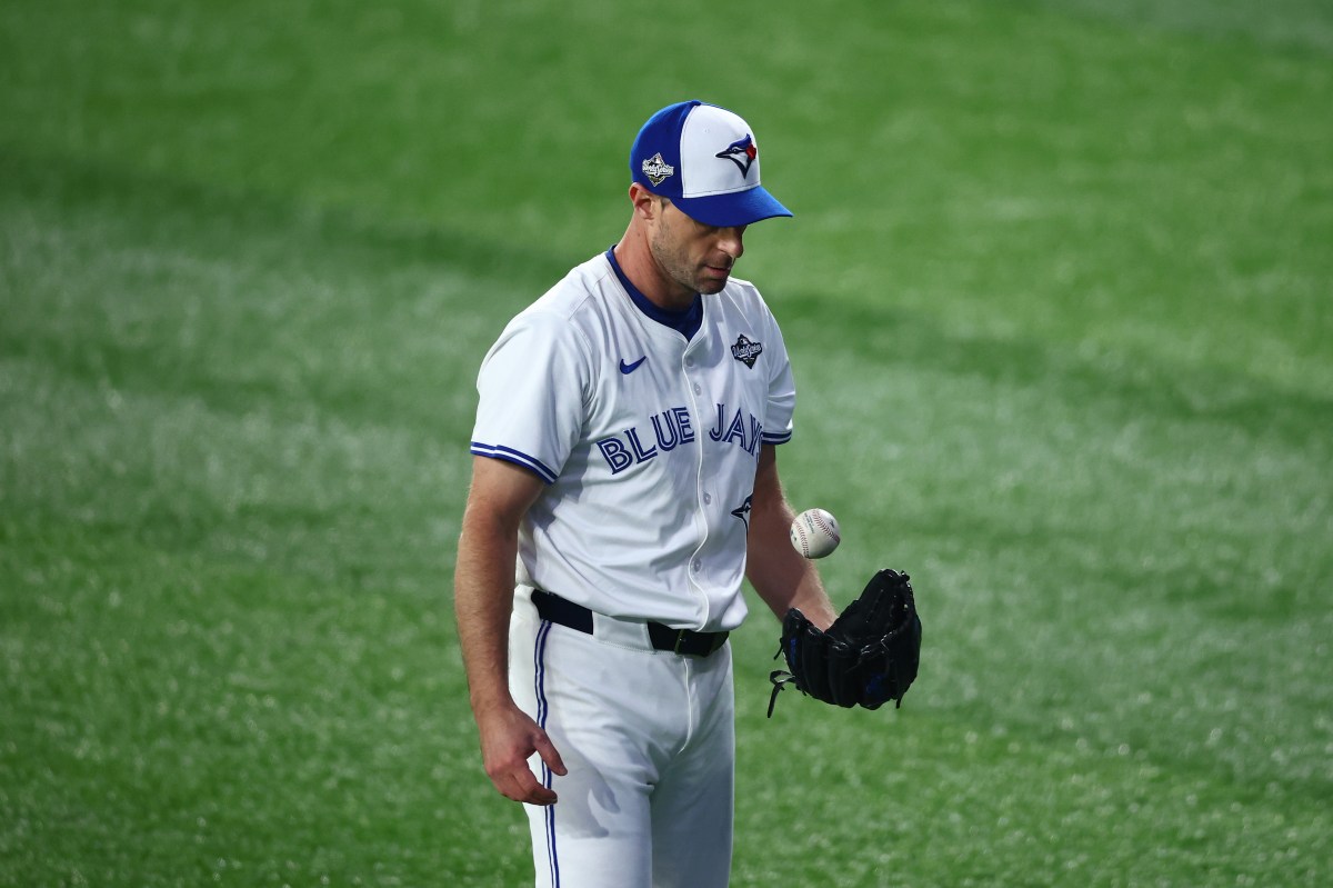 Blue Jays Veteran Predicted To Sign With Rangers After World Series Loss