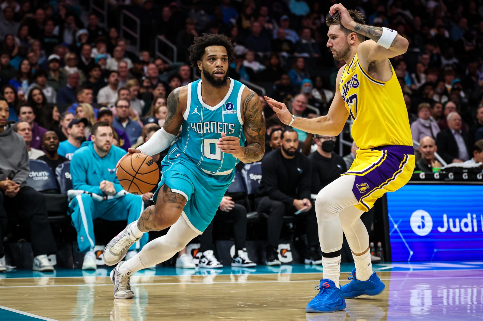 Image for Hornets vs Lakers broadcast