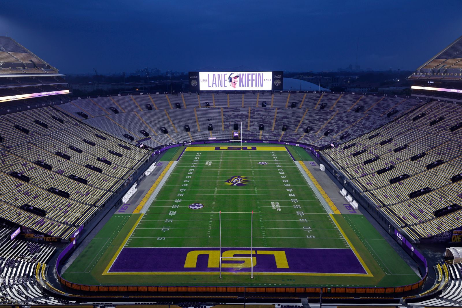 LSU Eyes Five-Star USC Transfer QB Amid Quarterback Shuffle