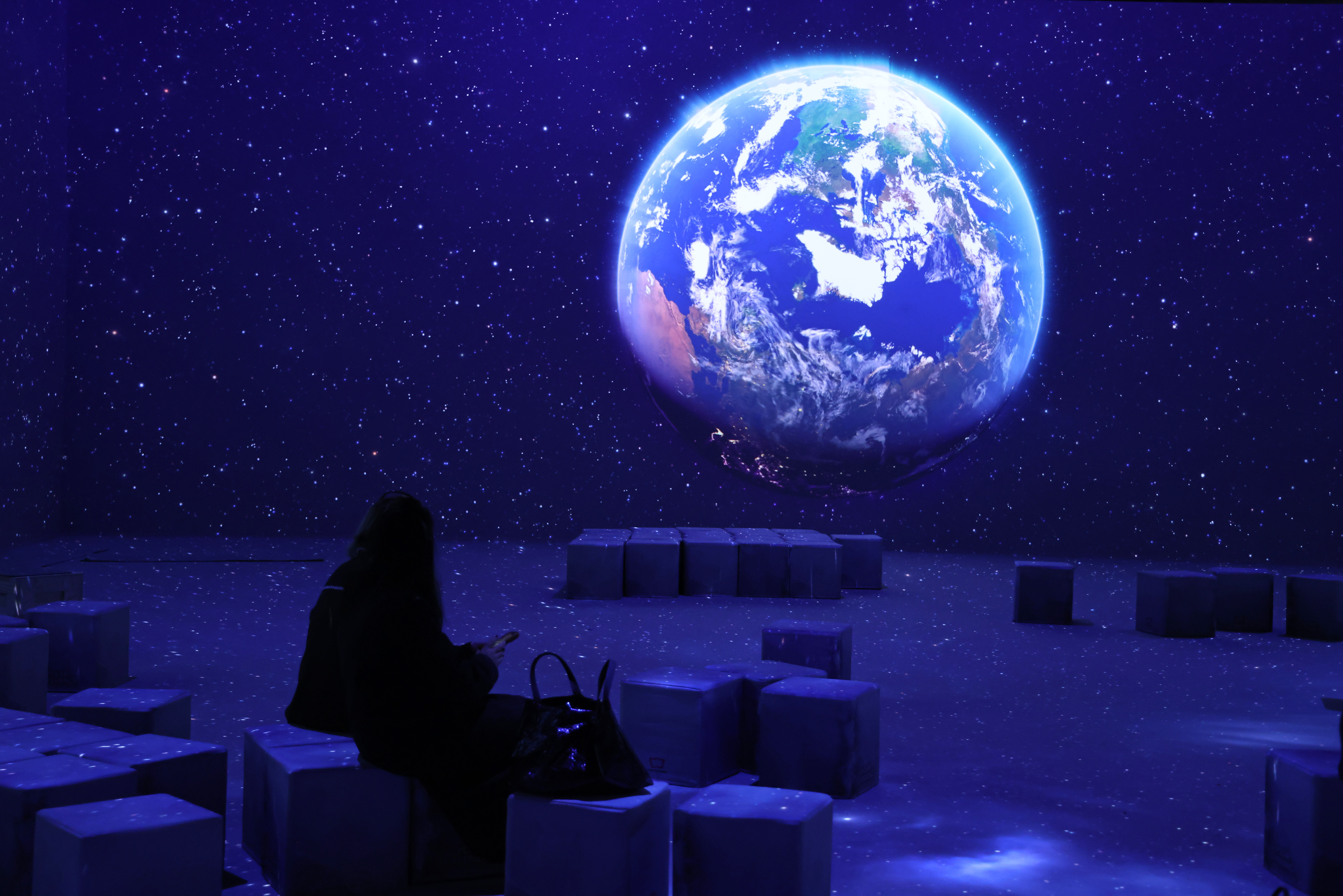 Warning Issued That Alien Revelations Could Spark Financial Crisis