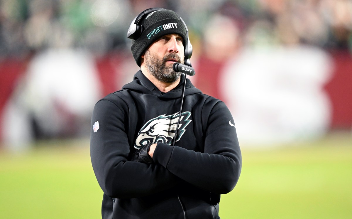 Adam Schefter dá dicas enigmáticas sobre movimentos das Big Eagles