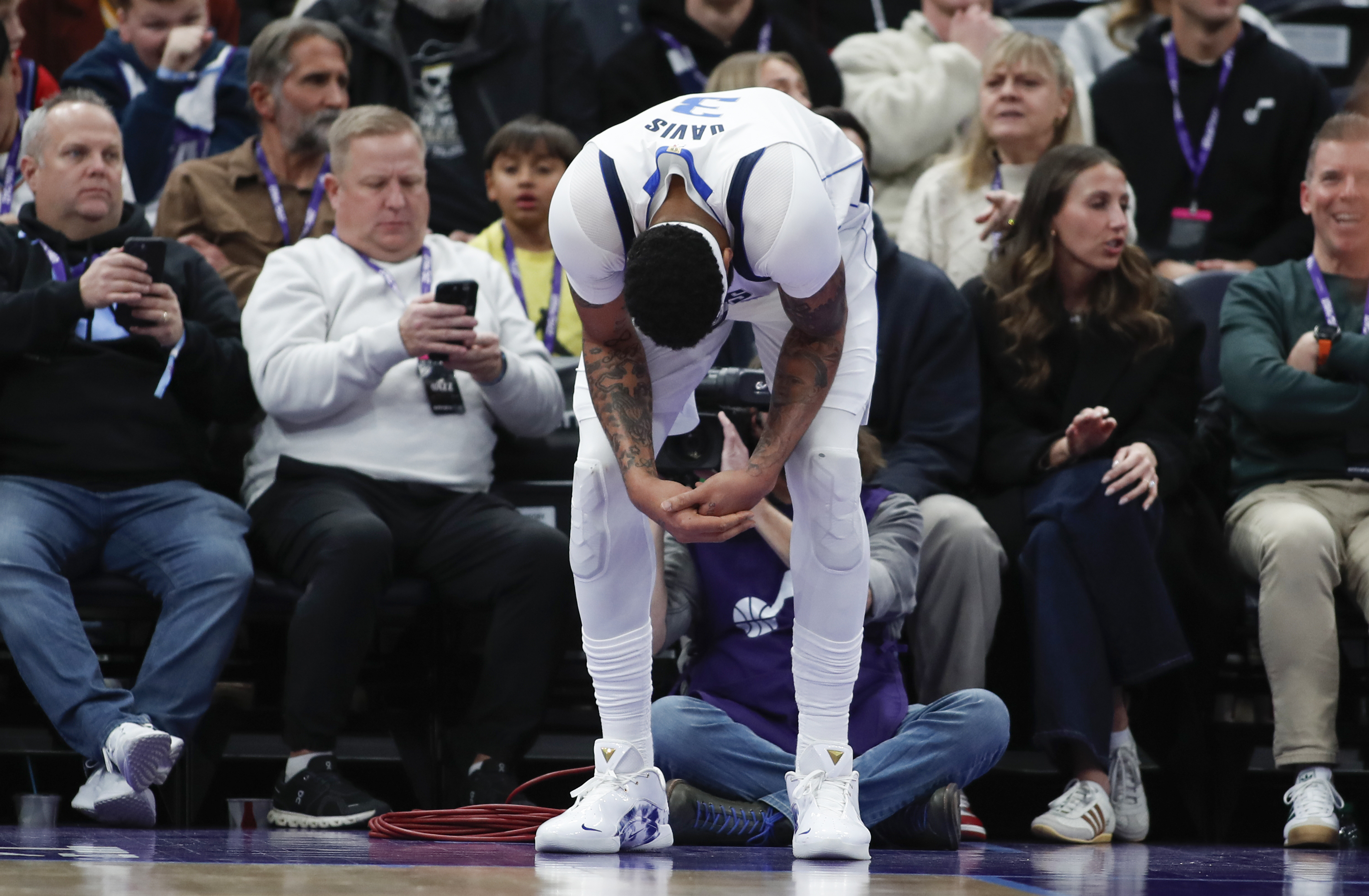 Mavericks Star Forward Anthony Davis Likely to Undergo Surgery