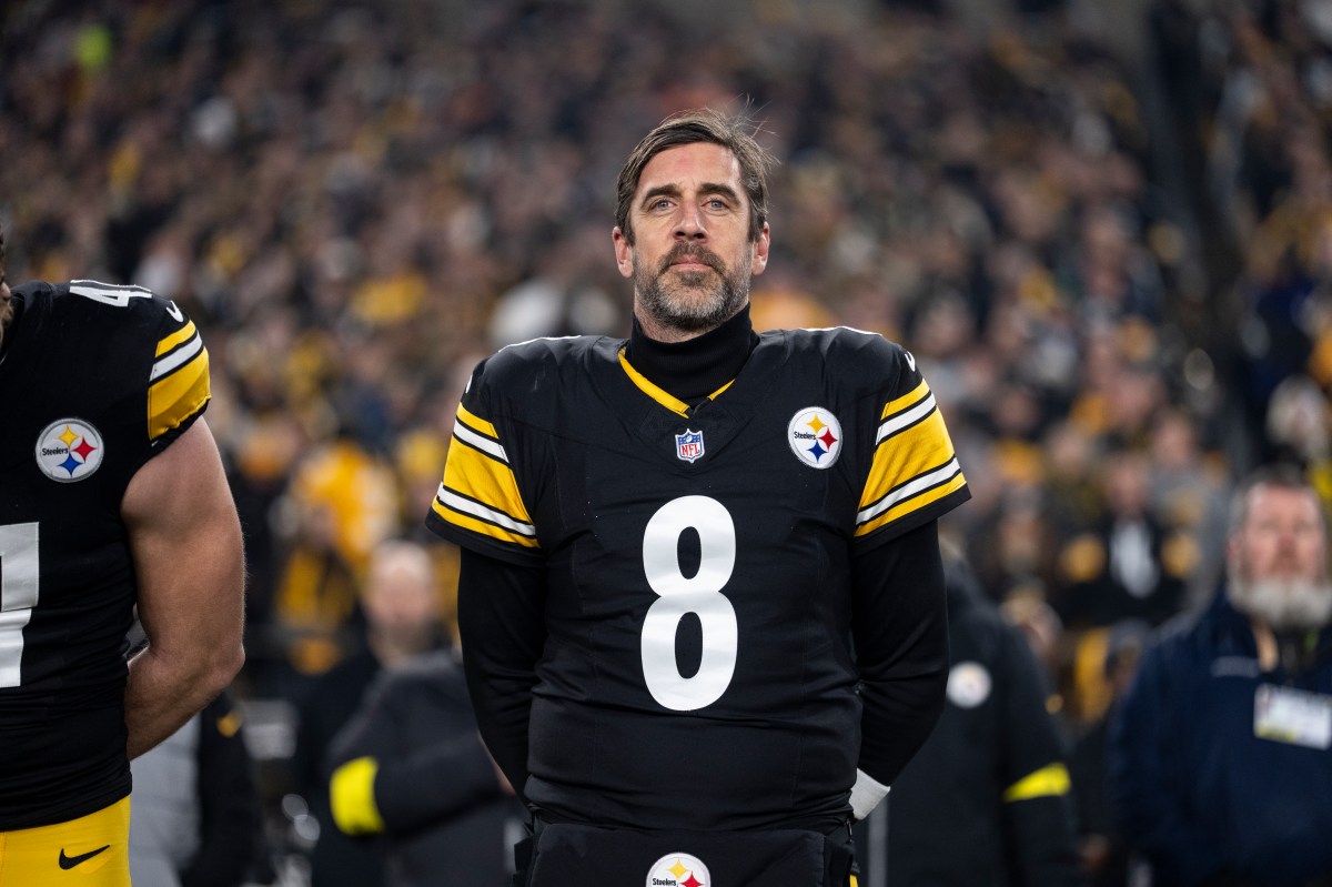 Tom Brady Sends Message to Aaron Rodgers on Retirement Decision