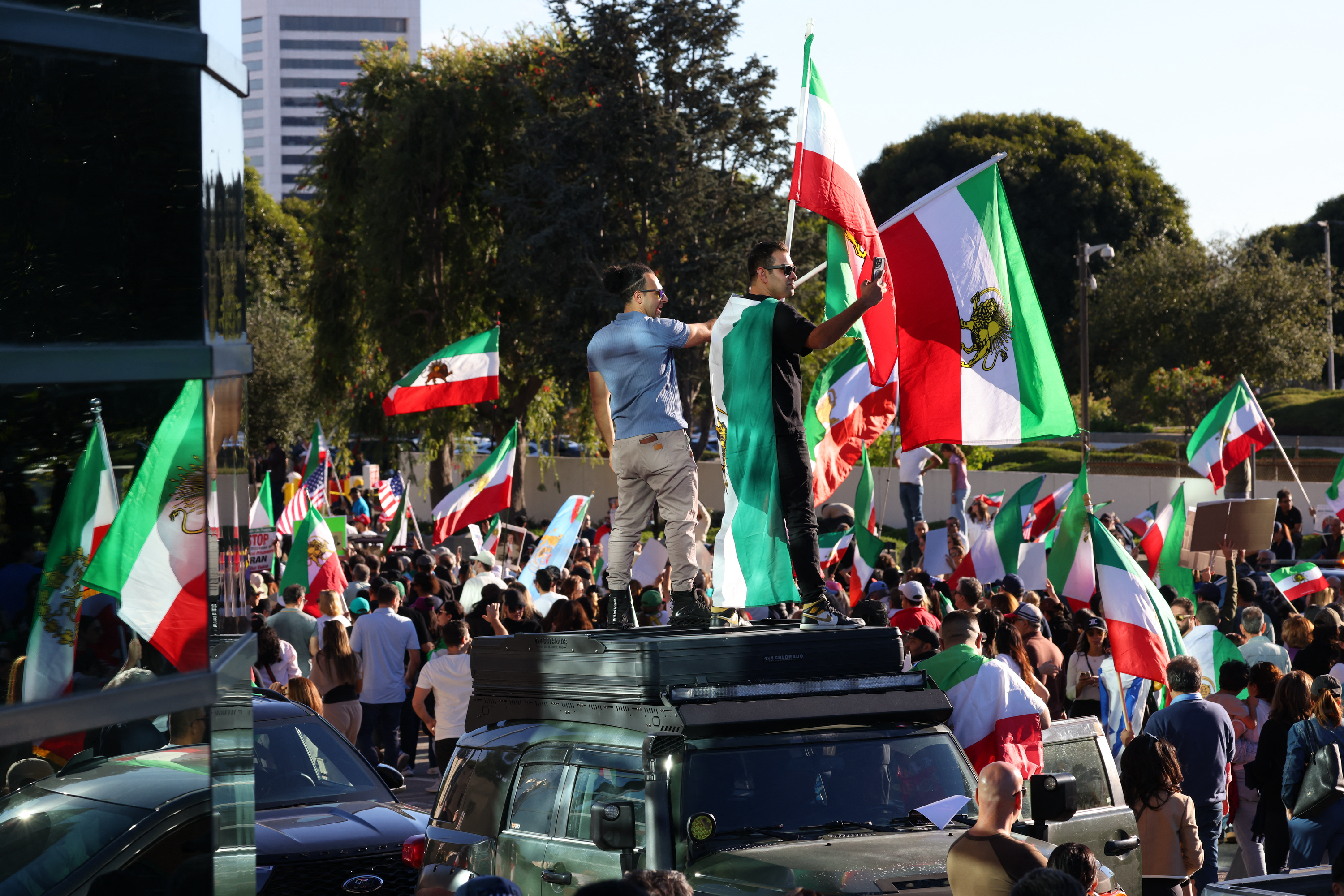 Iran Protests Live: US Citizens Told To Leave, About 2,000 Reported Dead