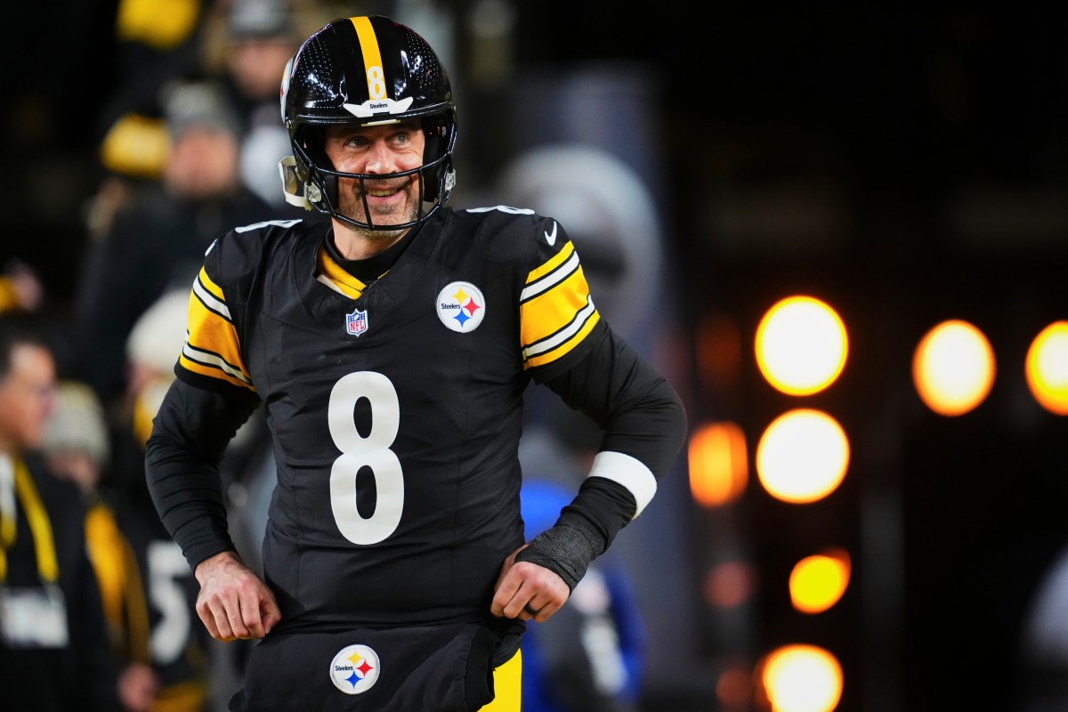 Steelers&rsquo; Aaron Rodgers Makes History Against Texans in NFL Playoffs